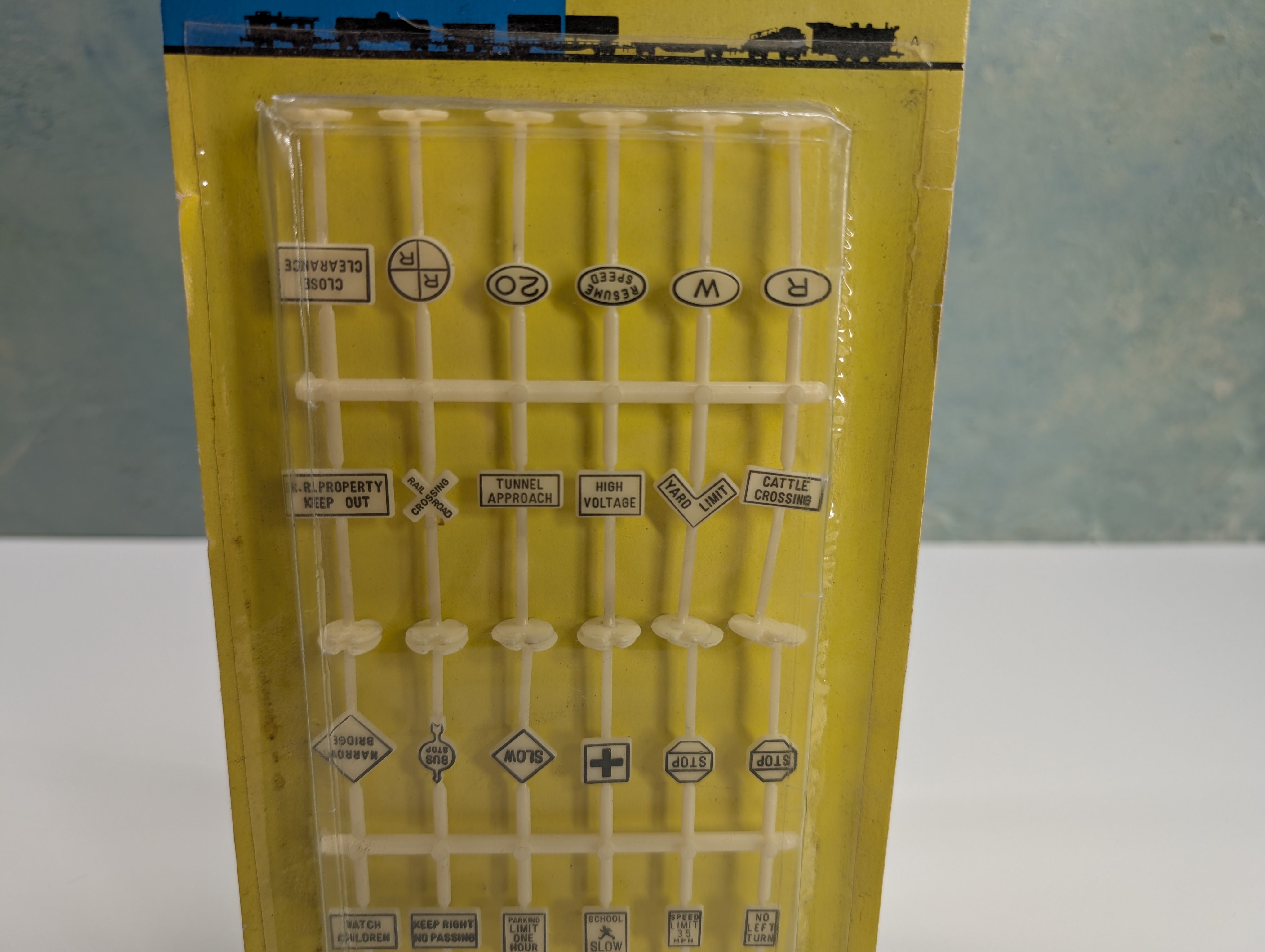 Model Power 1454 HO Scale Railroad & Street Signs