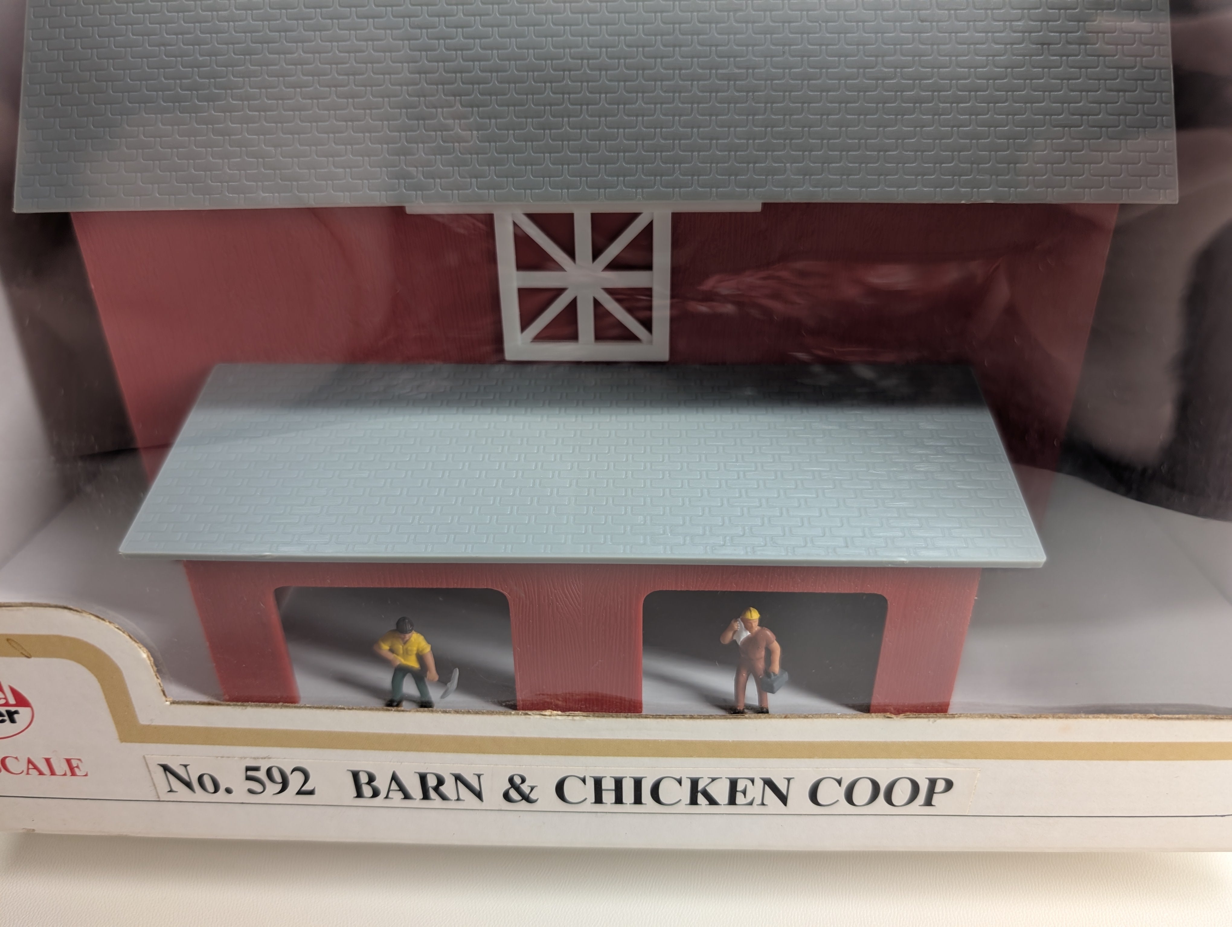 Model Power 592 HO Scale Barn & Chicken Coop
