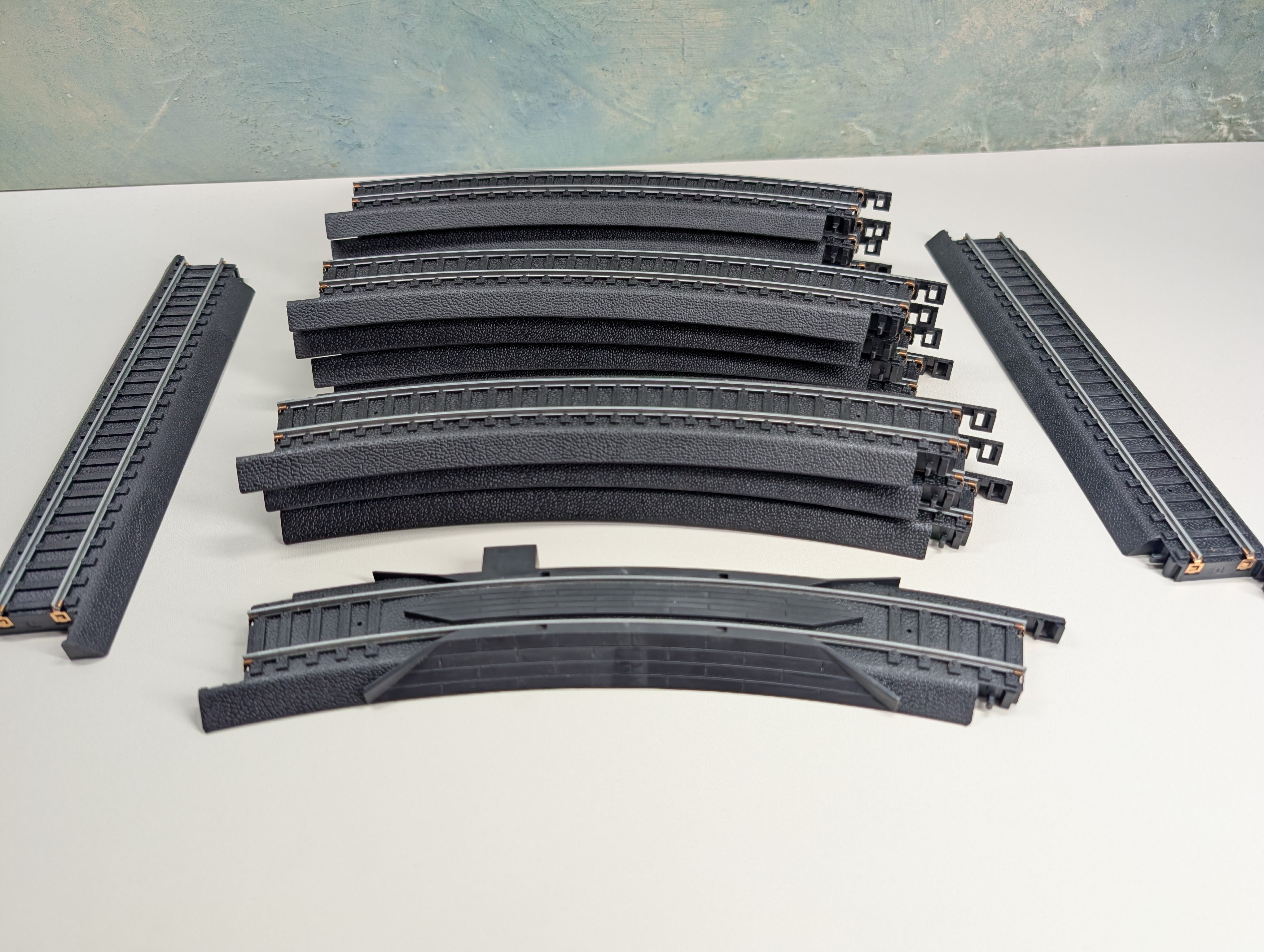 USED Life-Like HO Scale An Oval Set of Power-Loc Track, Black Steel (14 pcs)