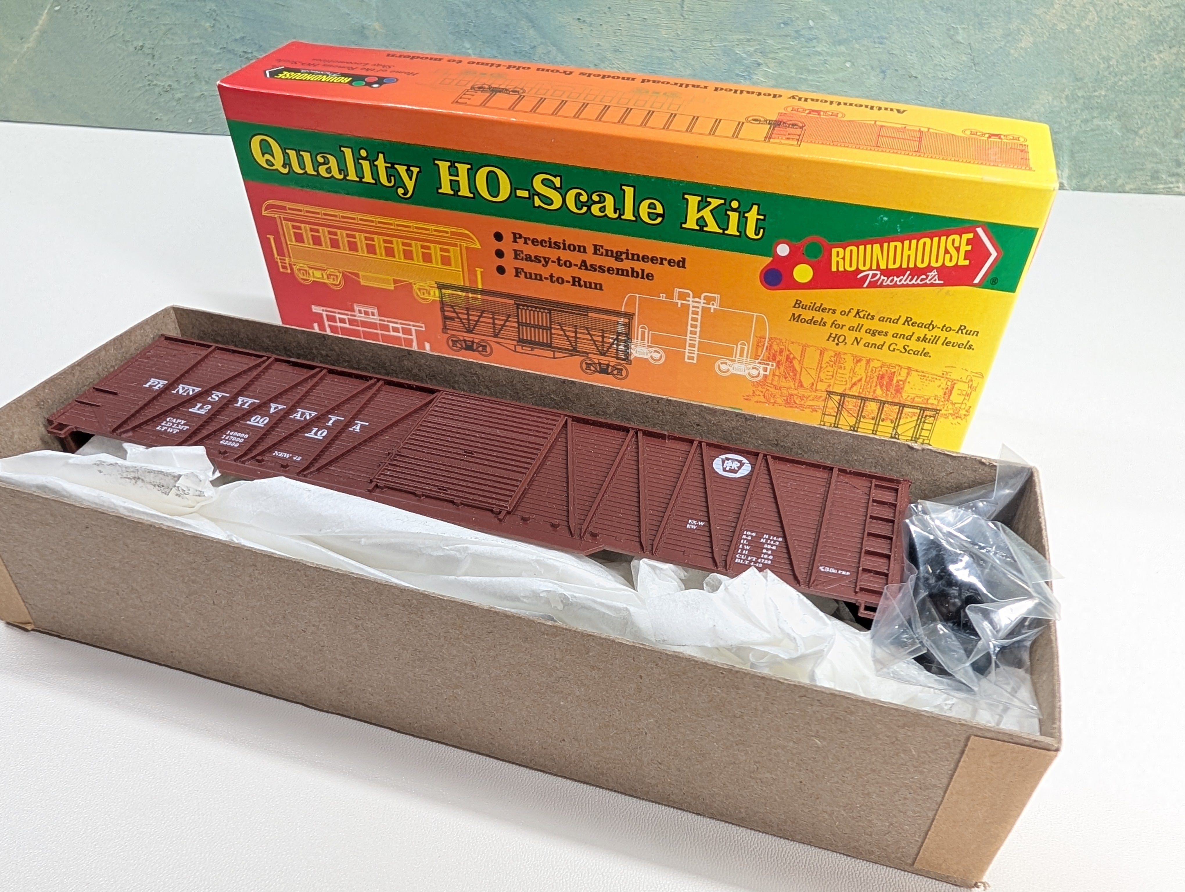 Roundhouse HO Scale 50" Wood Box Car Pennsylvania #120010 KIT