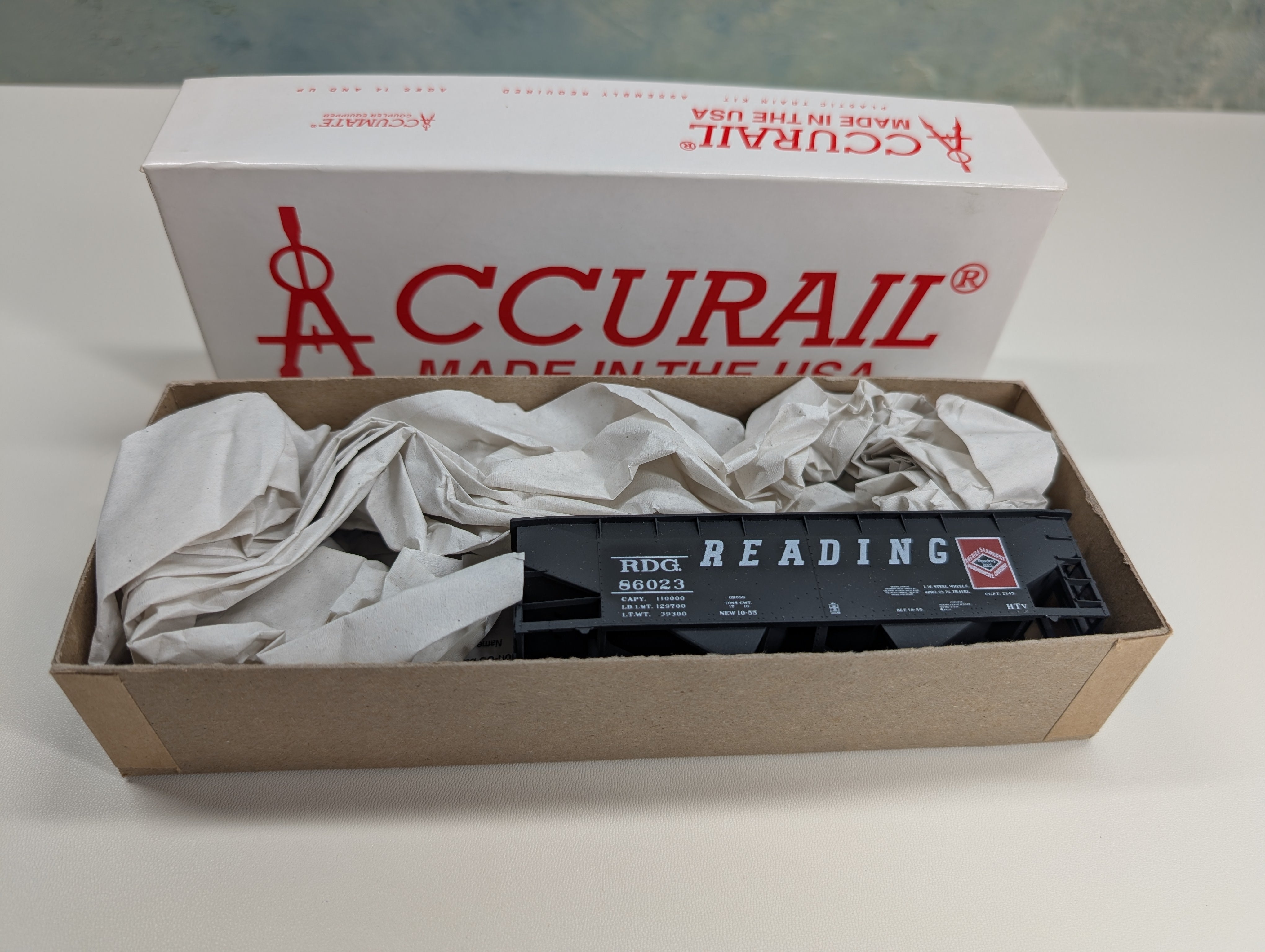 Accurail 7707 HO Scale Offset Twin Hopper Reading #86023 KIT
