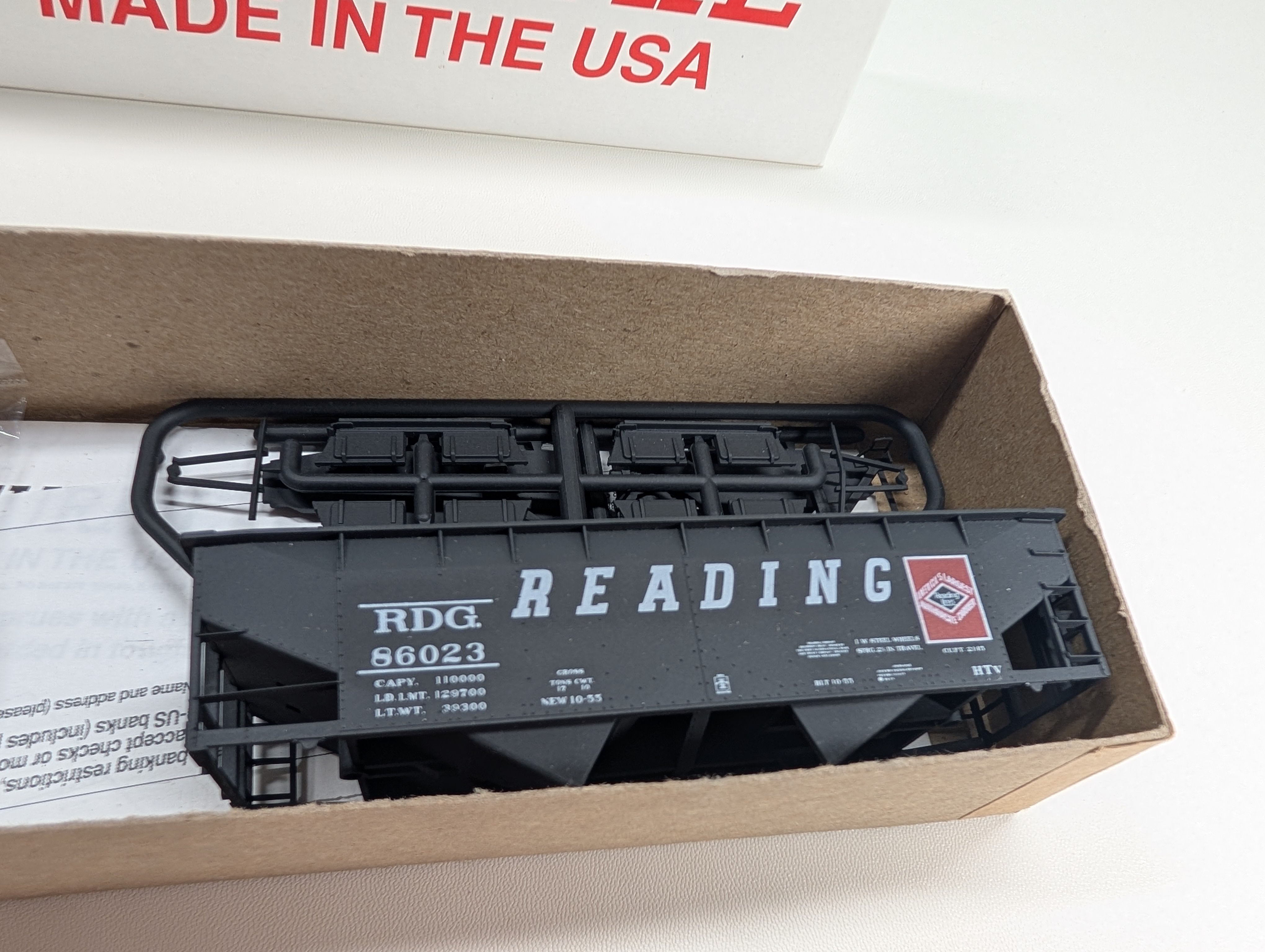 Accurail 7707 HO Scale Offset Twin Hopper Reading #86023 KIT