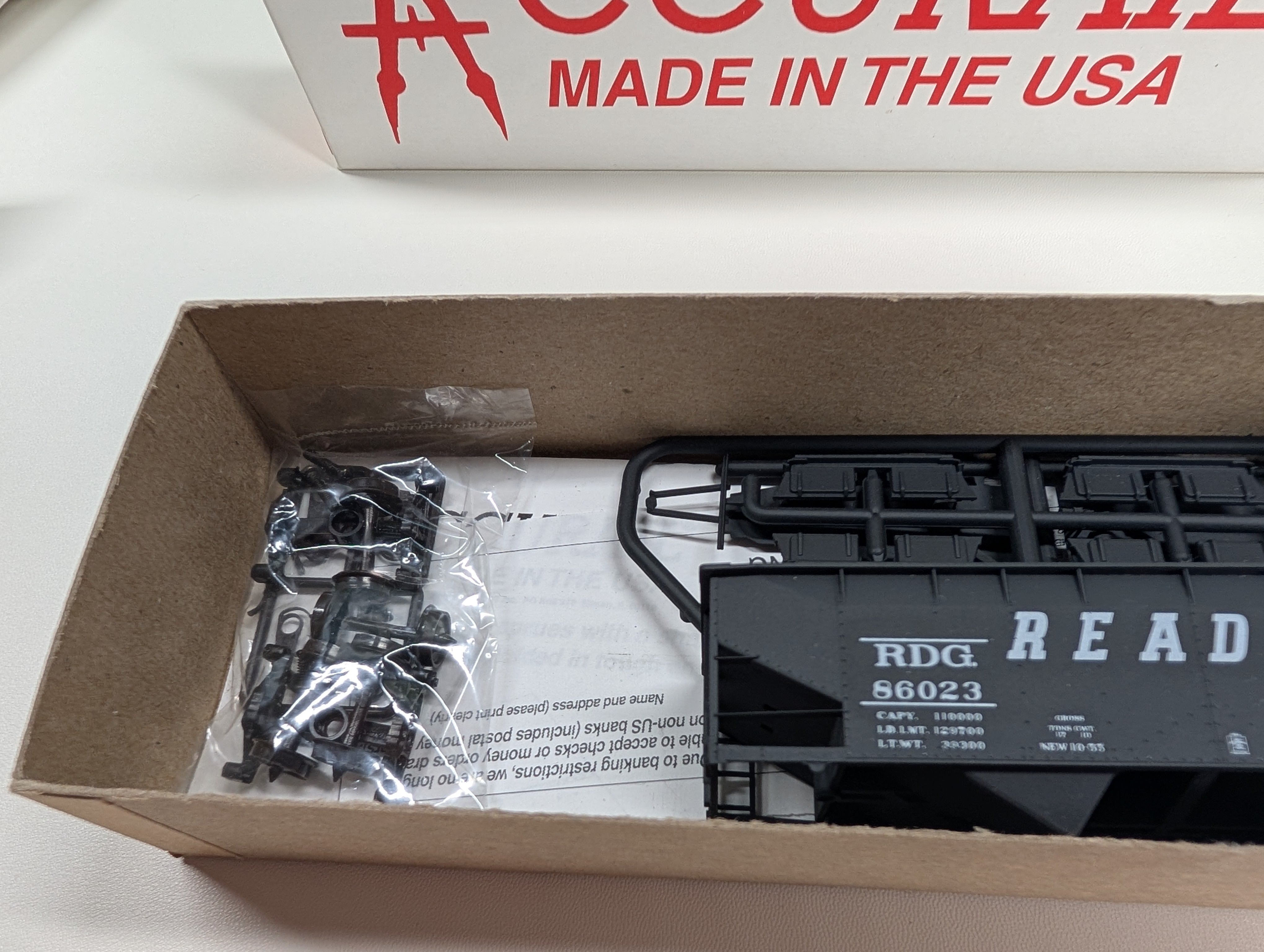 Accurail 7707 HO Scale Offset Twin Hopper Reading #86023 KIT
