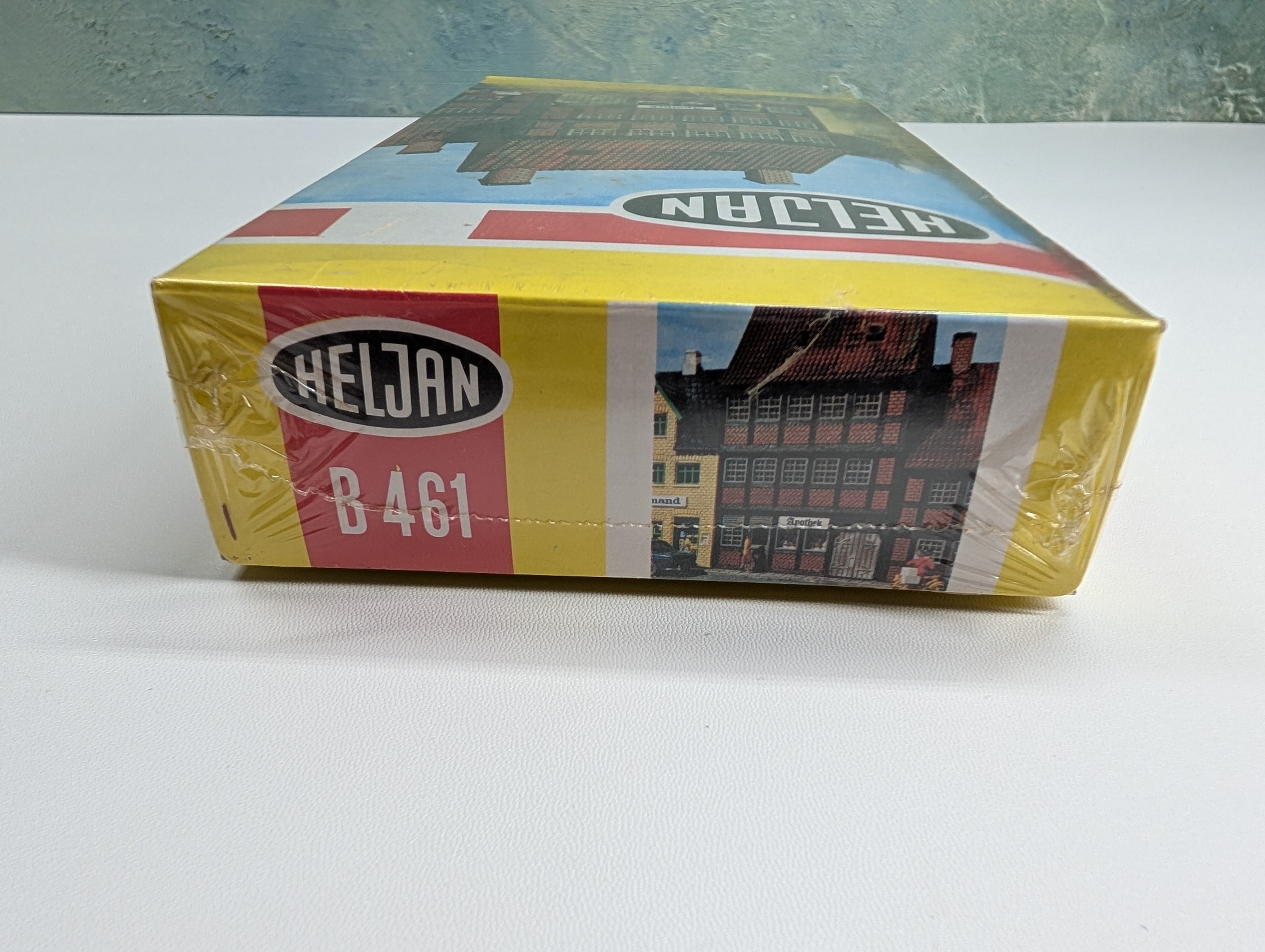Heljan B461 HO Scale Apotek Drugstore, Brick Building (Sealed) KIT