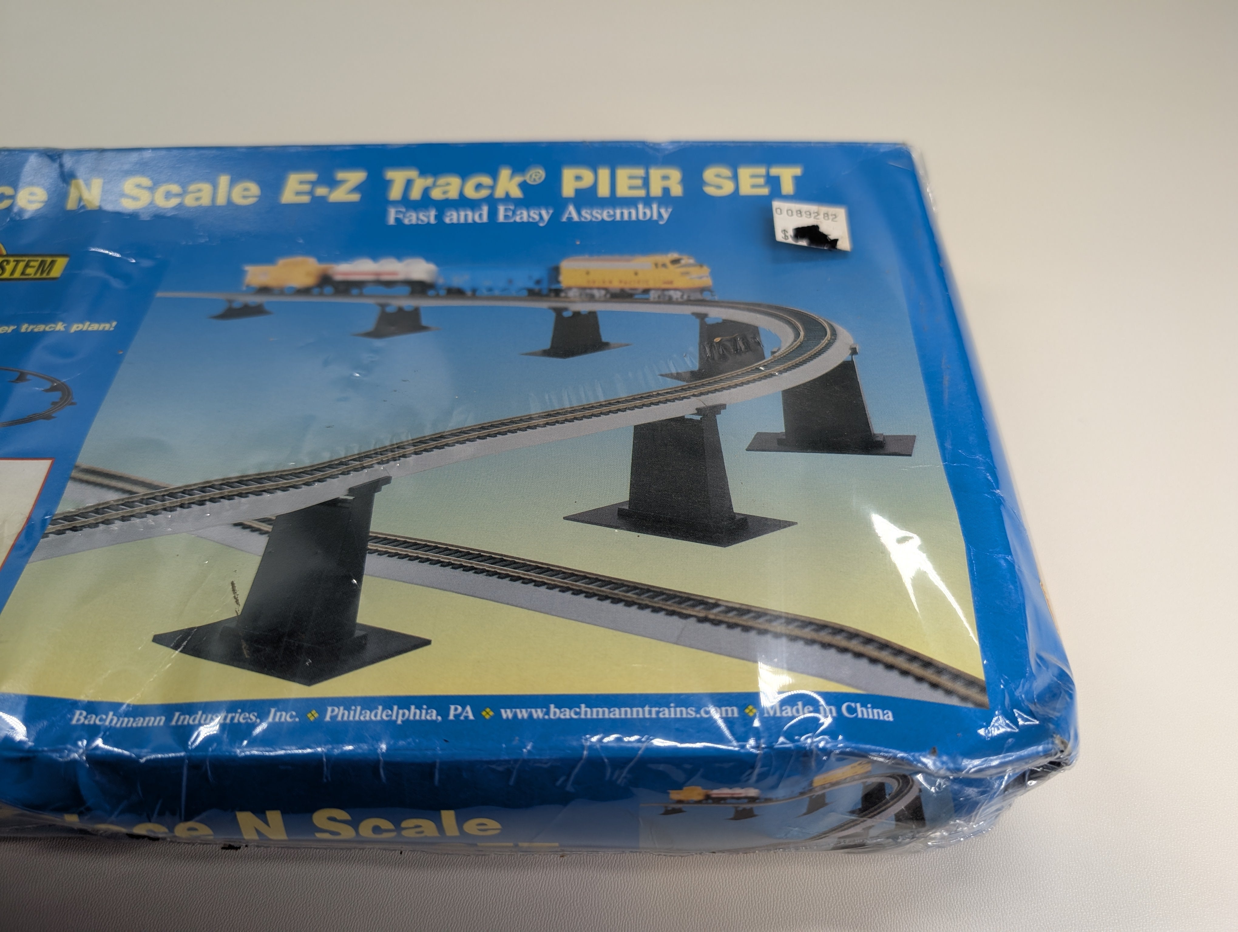 Bachmann 44871 N Scale 16 Piece E-Z Track Pier Set (Sealed)