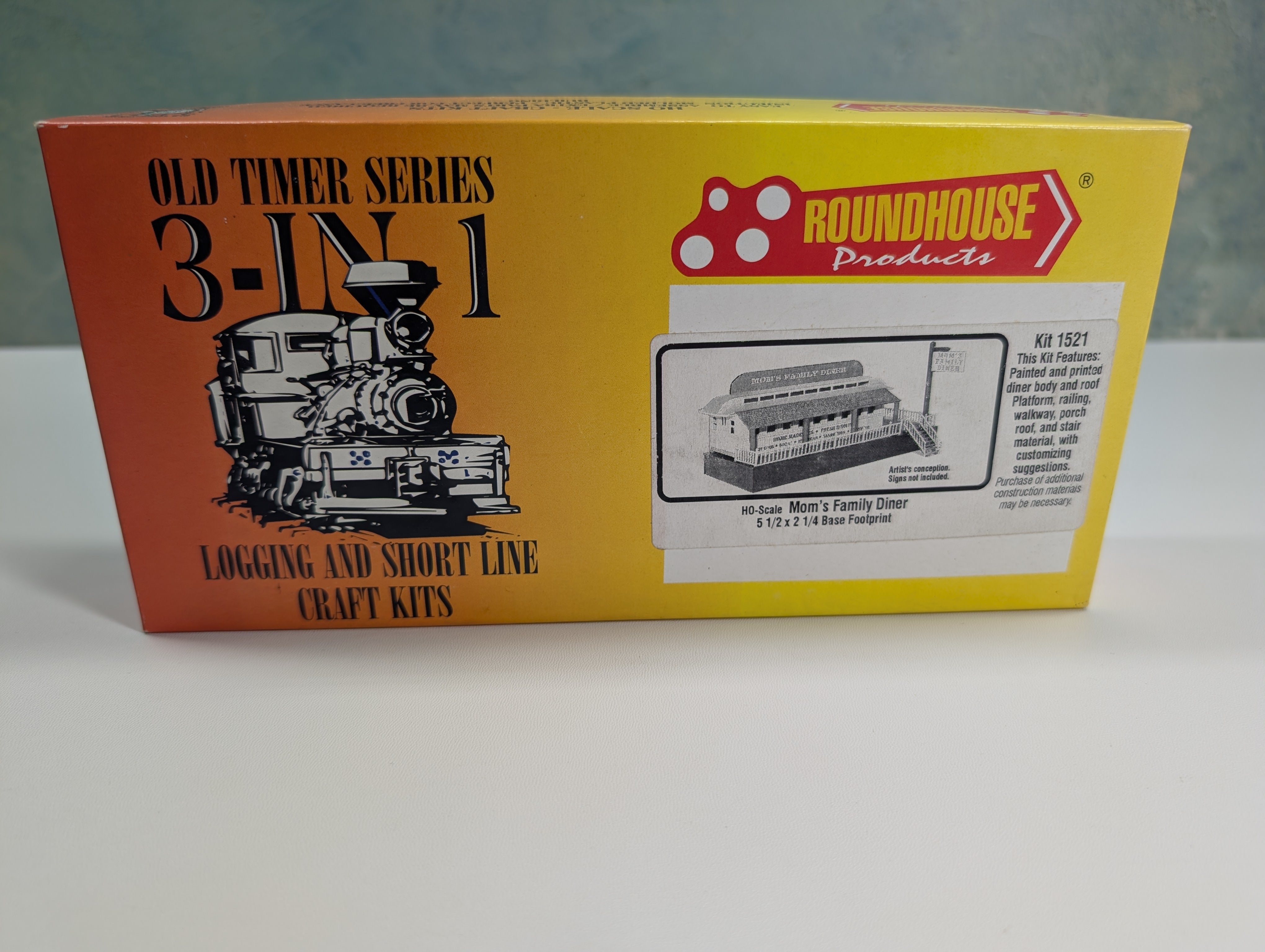 Roundhouse 1521 HO Scale Mom's Family Diner KIT