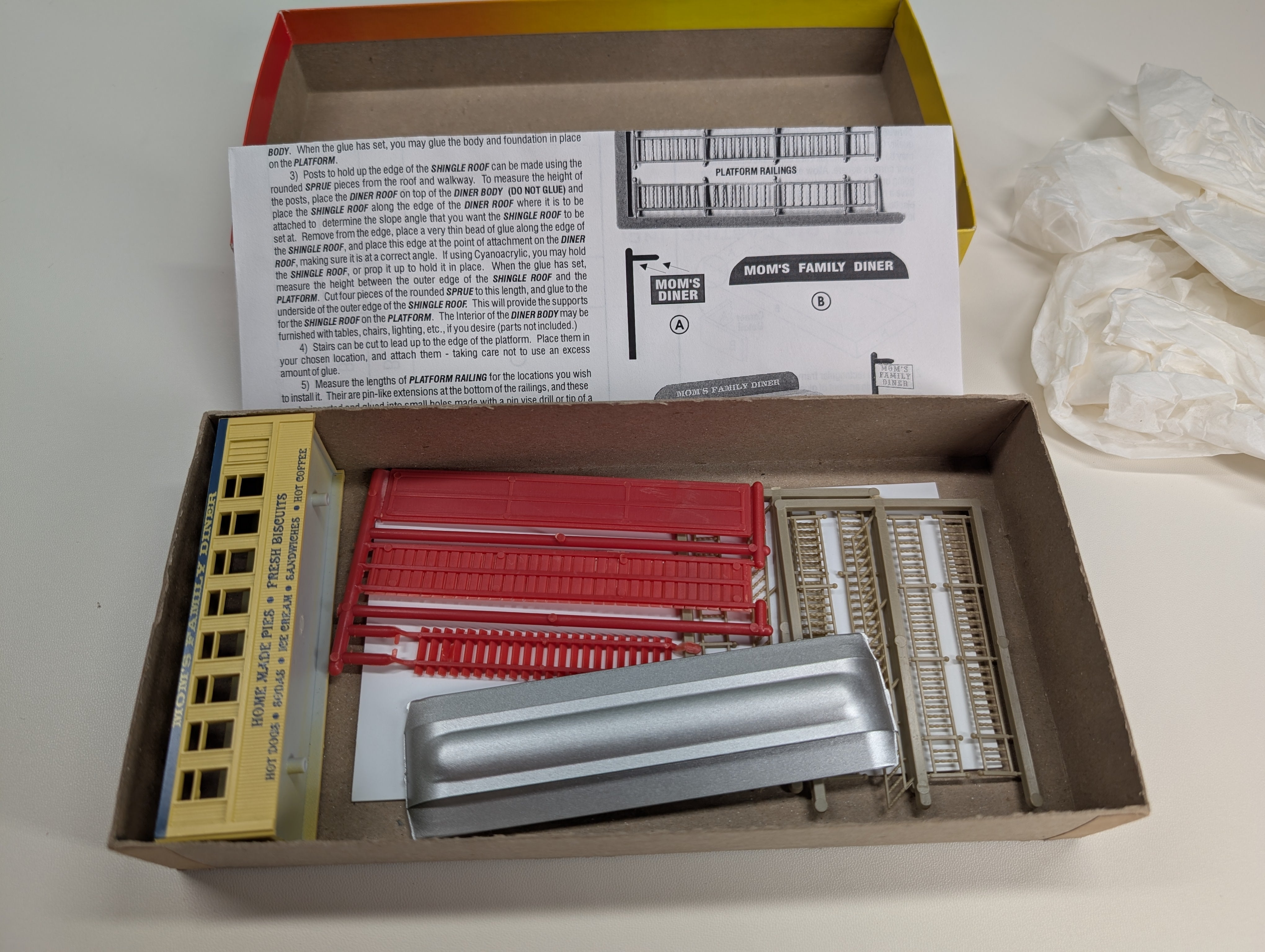 Roundhouse 1521 HO Scale Mom's Family Diner KIT