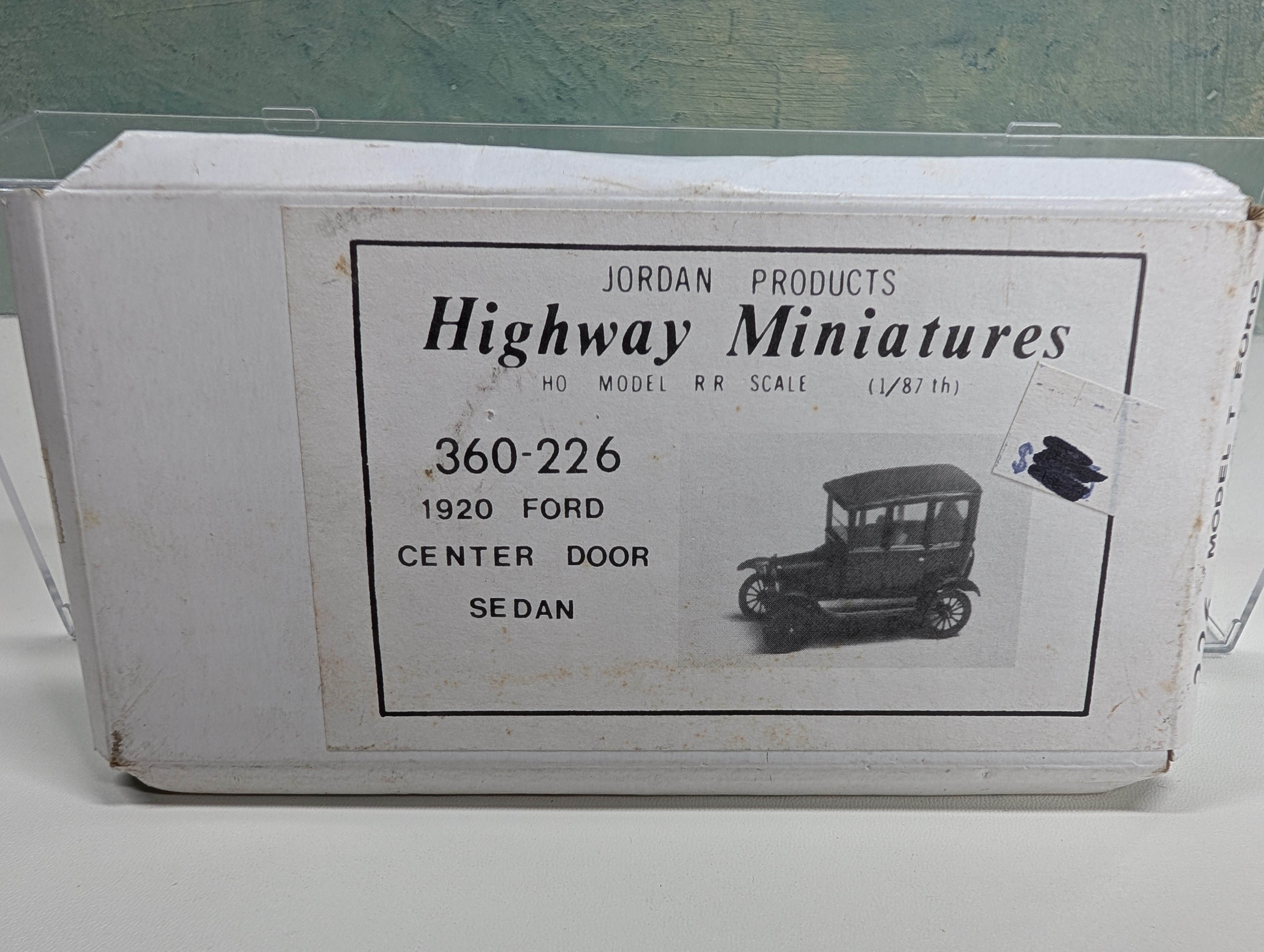 Highway Miniatures 226 HO Scale 1920 Ford Center Door Sedan KIT