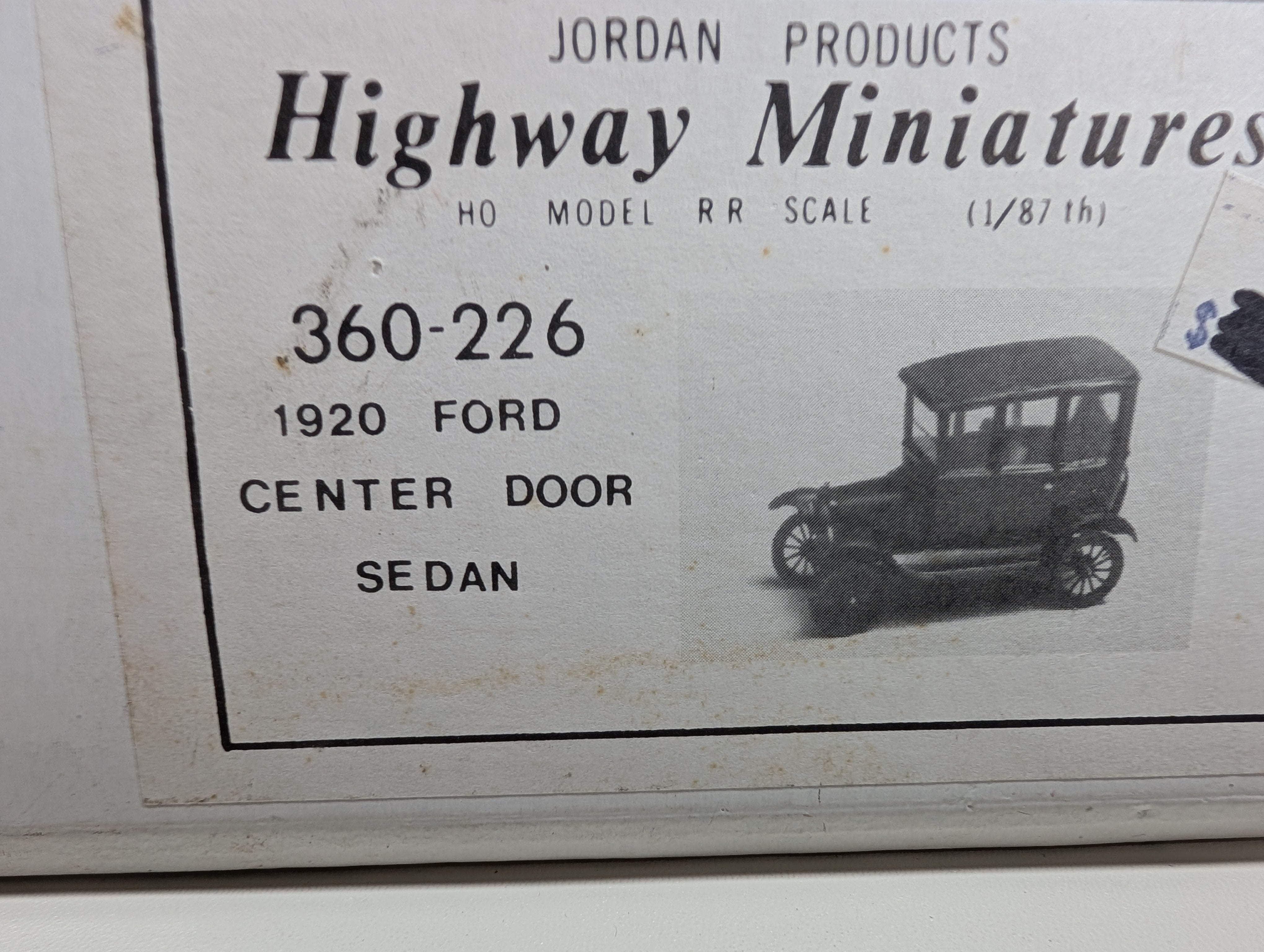 Highway Miniatures 226 HO Scale 1920 Ford Center Door Sedan KIT