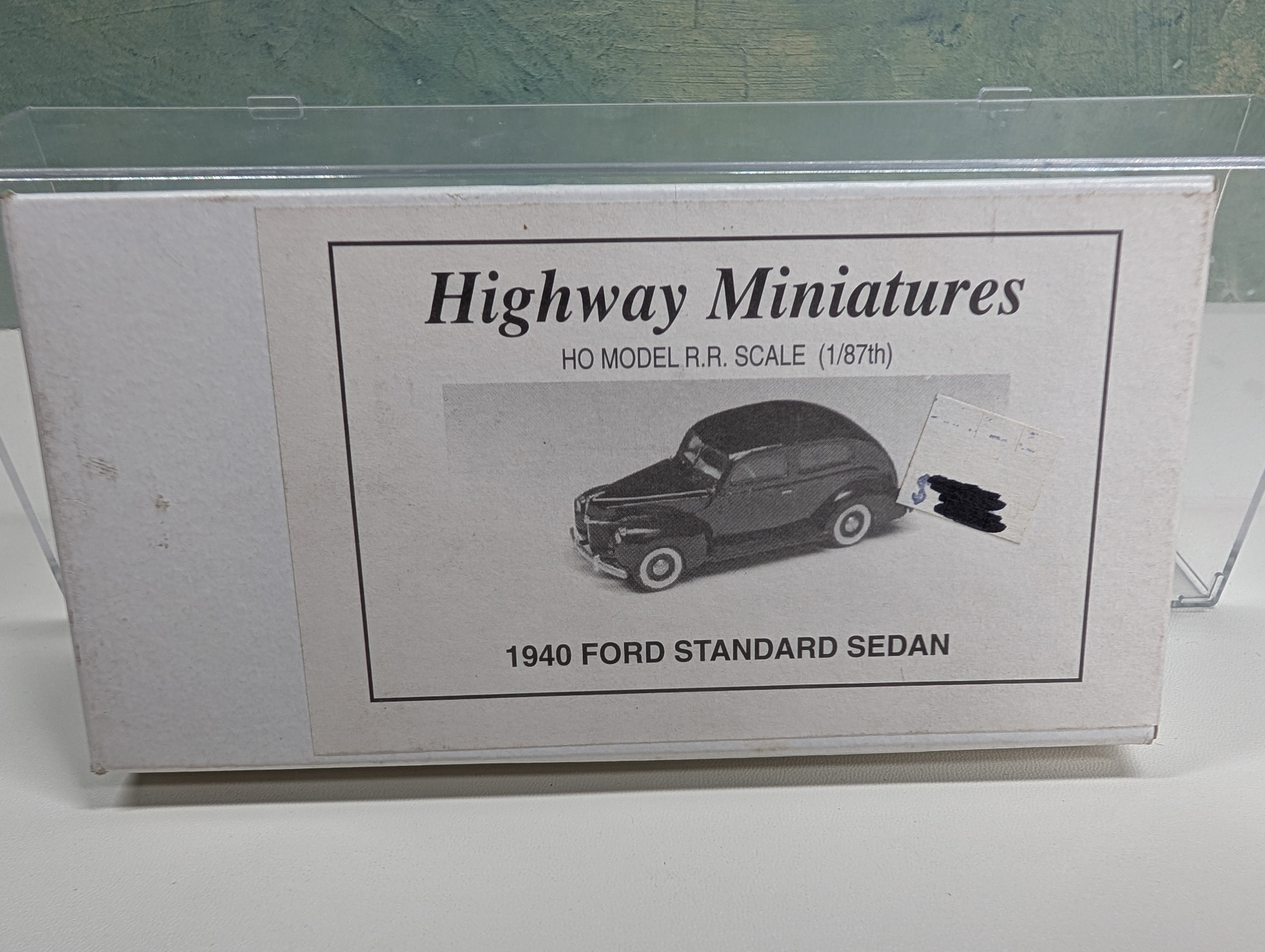 Highway Miniatures 360-225 HO Scale 1940 Ford Standard Sedan KIT