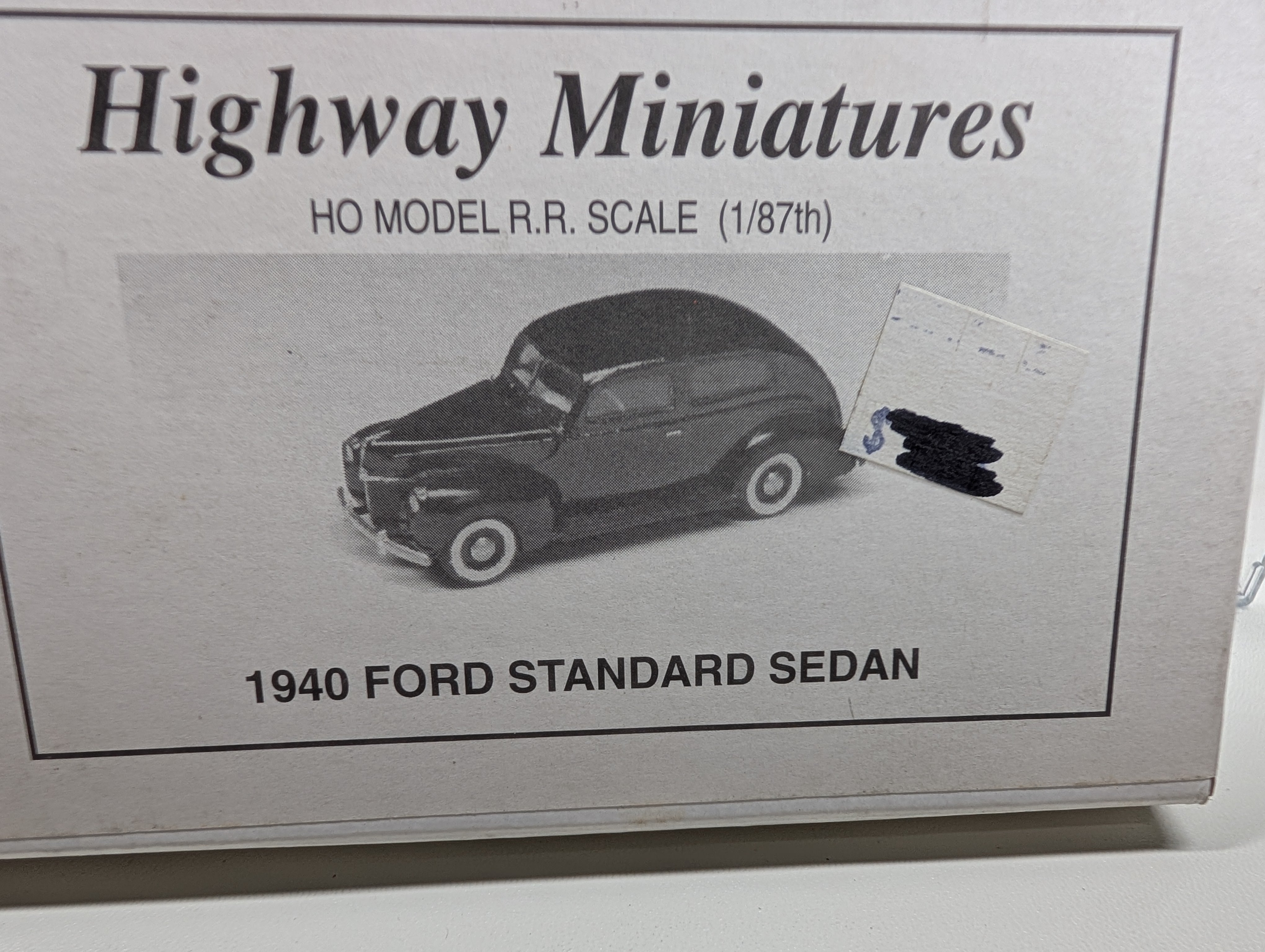 Highway Miniatures 360-225 HO Scale 1940 Ford Standard Sedan KIT