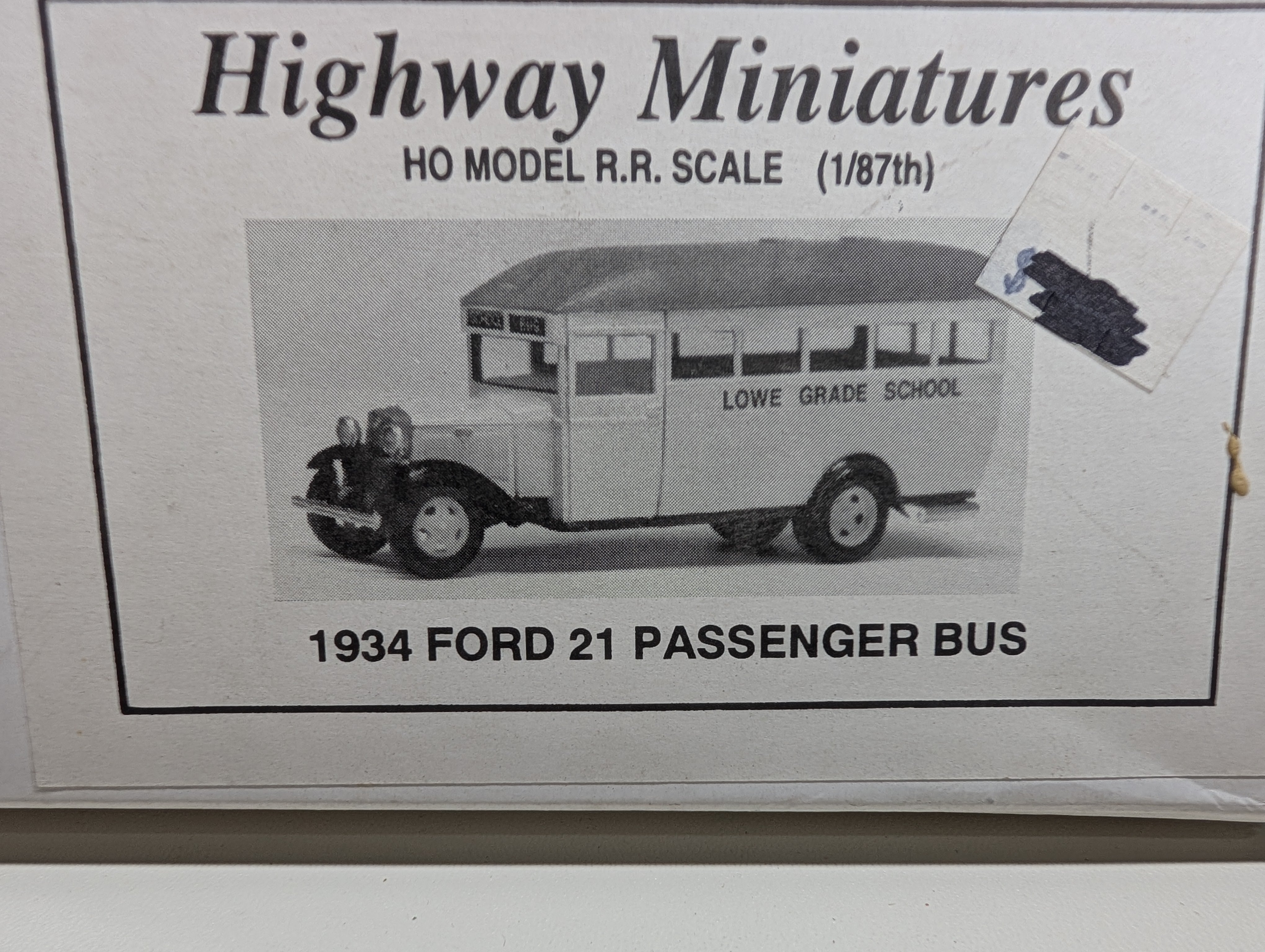 Highway Miniatures 360-229 HO Scale 1934 Ford 21 Passenger Bus KIT