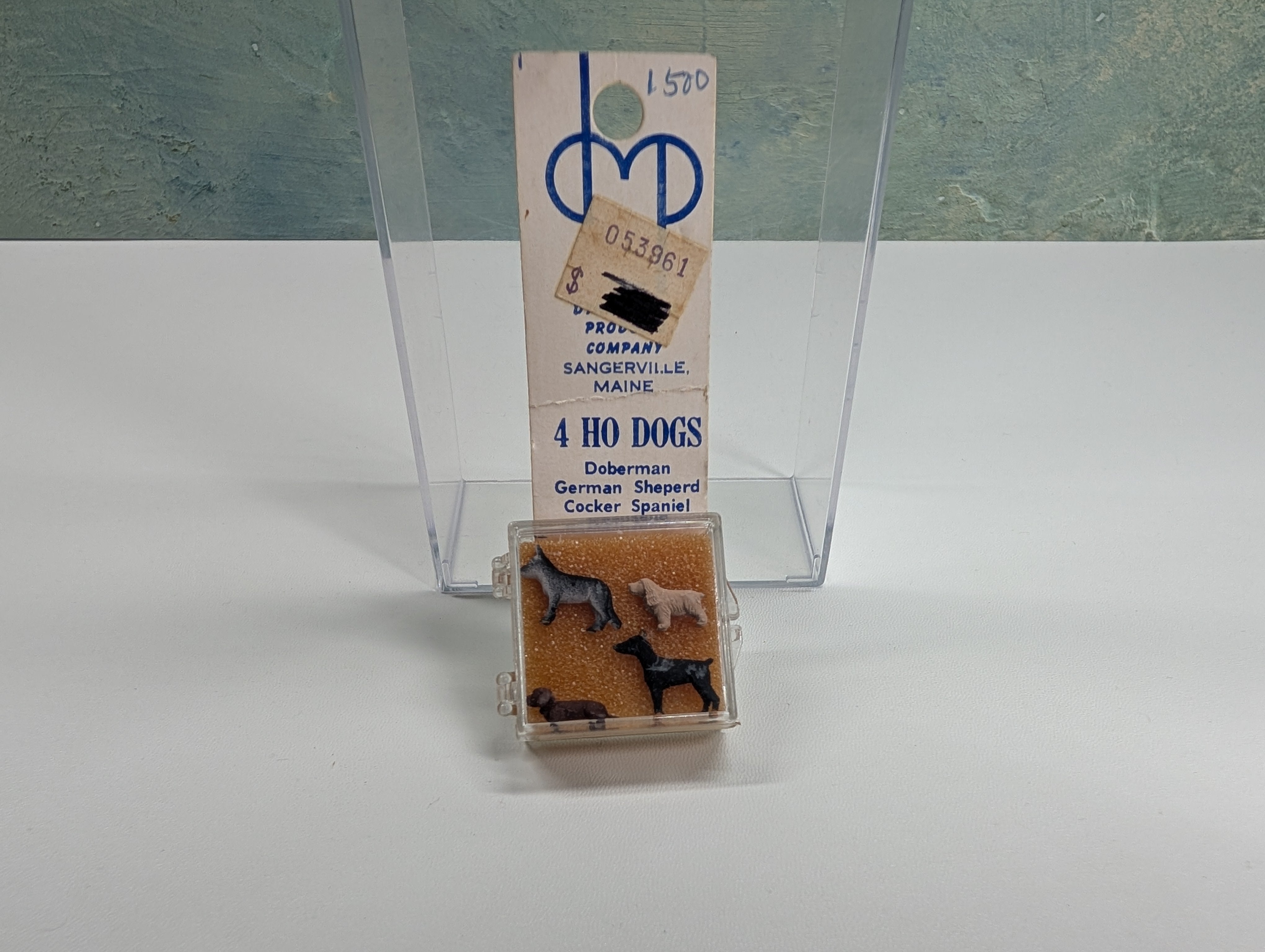 Model Dynamics Inc 1500 HO Scale Dogs, Very Detailed (4 pcs)