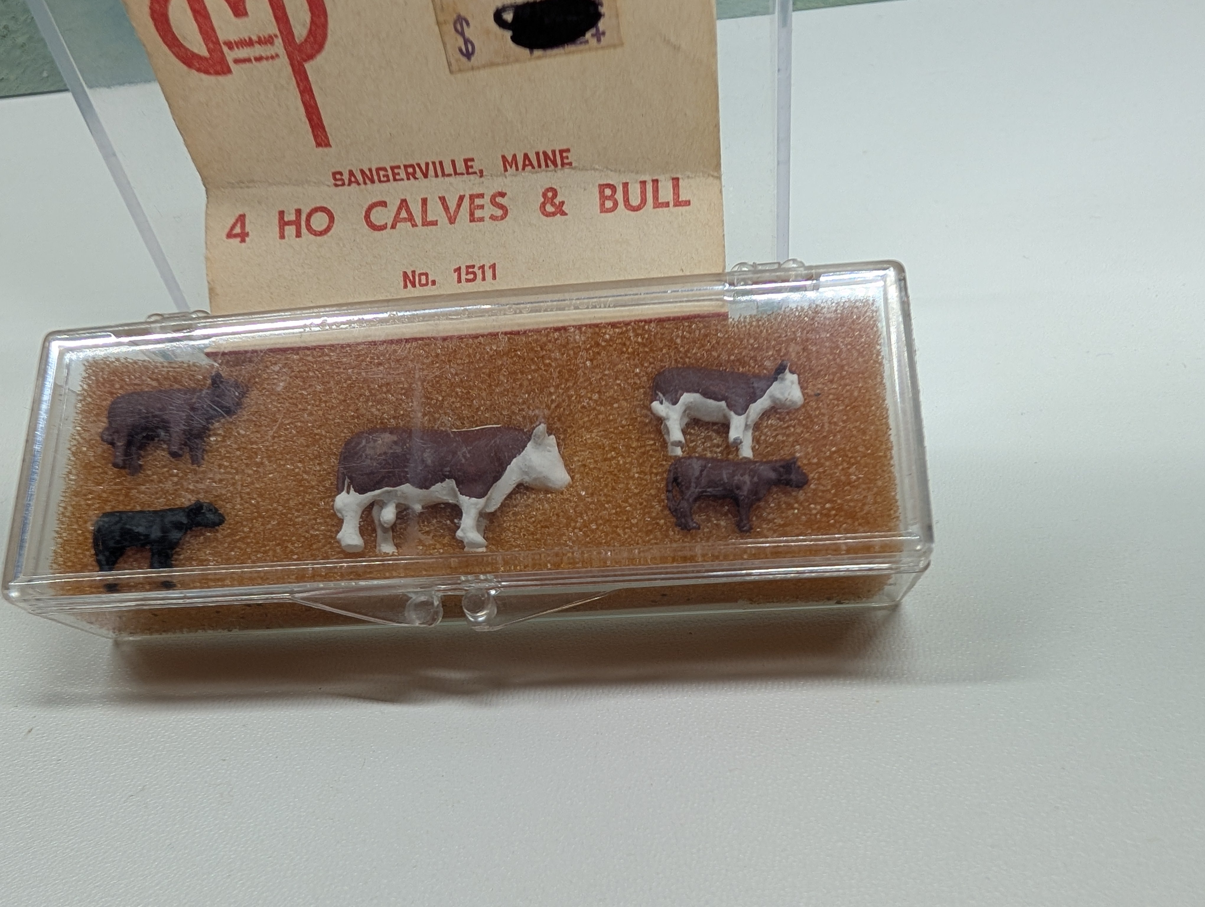 Model Dynamics Inc 1511 HO Scale Calves & Bull, Very Detailed (5 pcs)