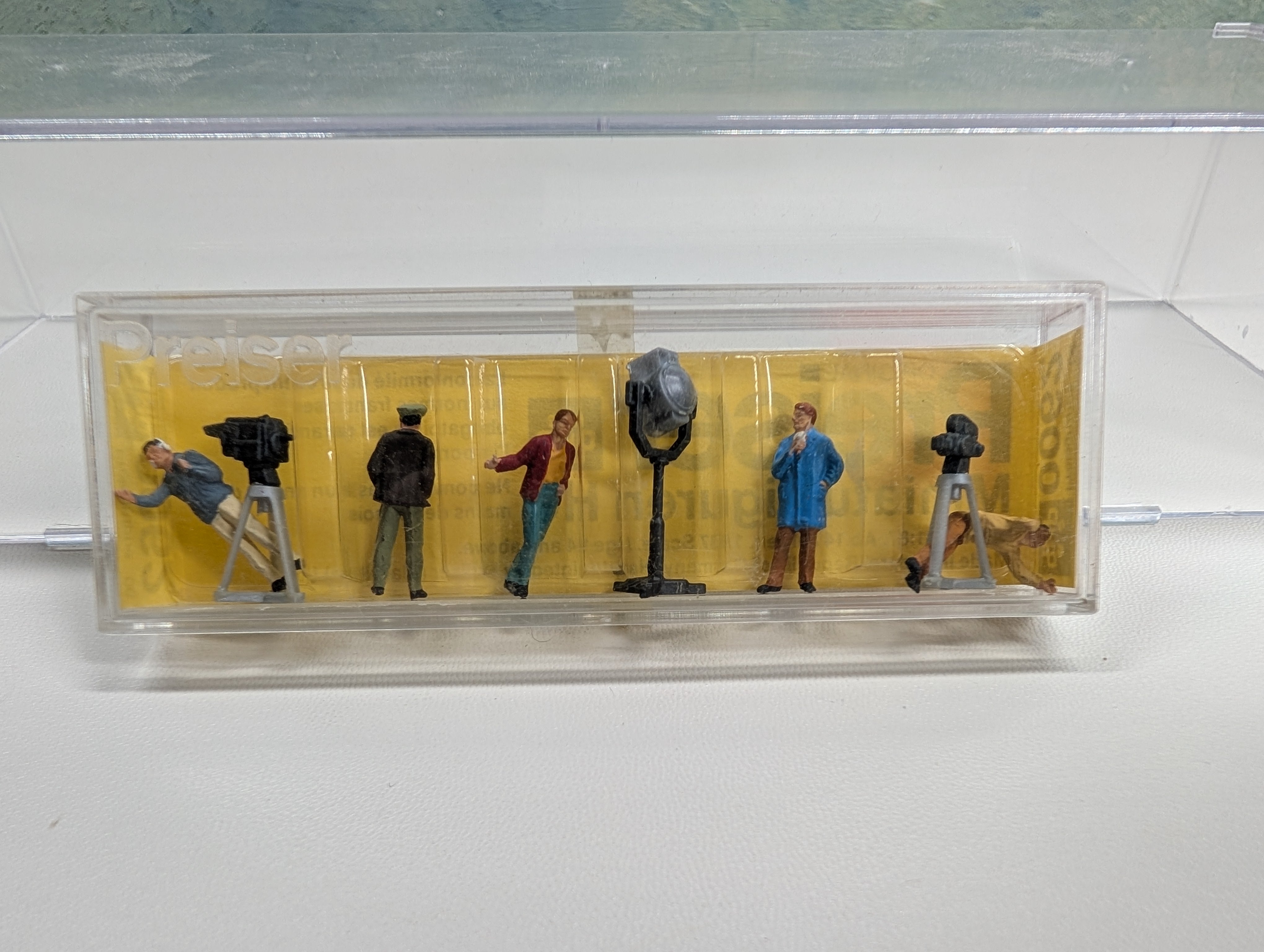 Preiser #0062 HO Scale Film & Television Crew w/ Camera & Lighting (8 pcs)