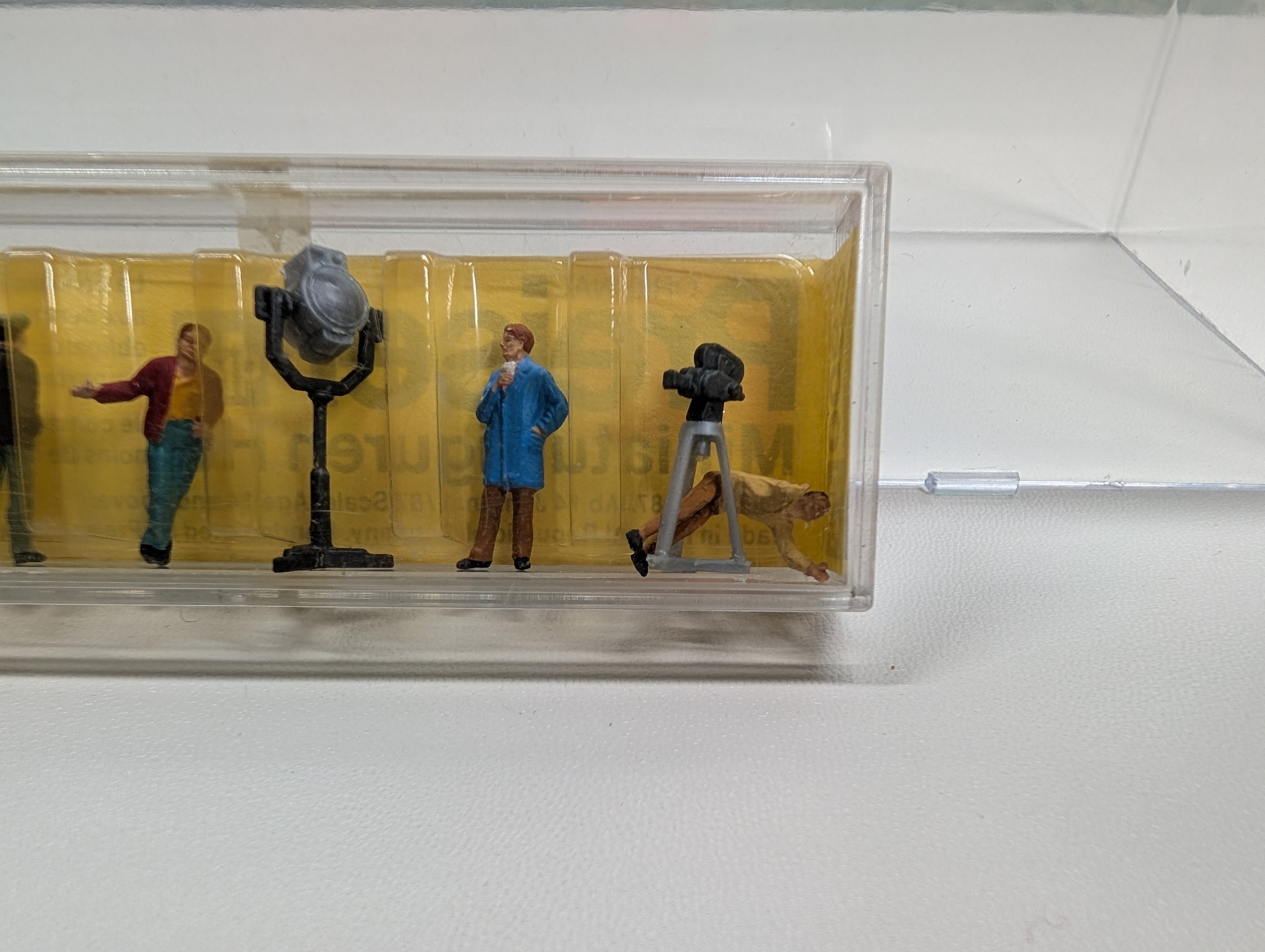 Preiser #0062 HO Scale Film & Television Crew w/ Camera & Lighting (8 pcs)