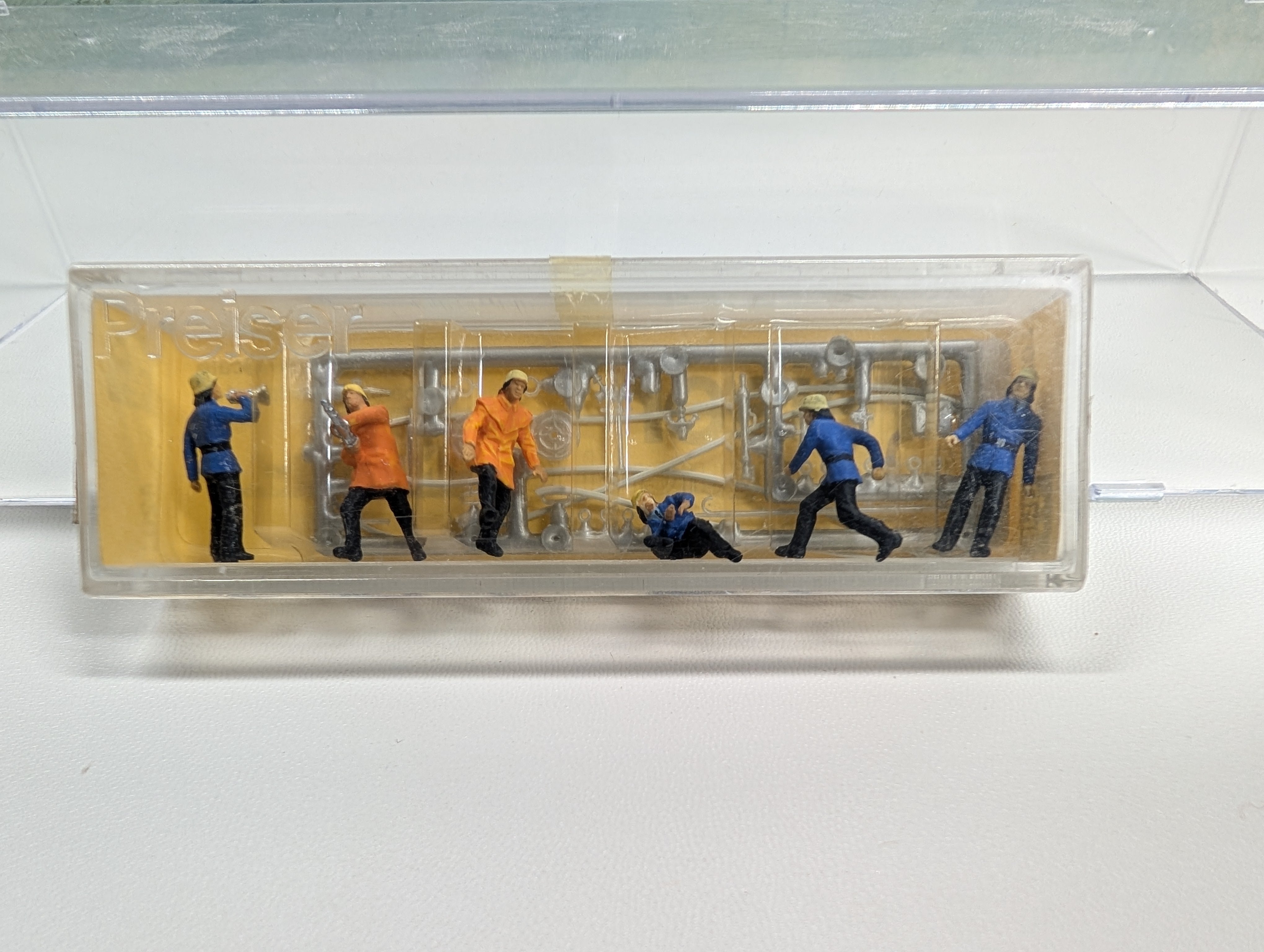 Preiser 4201 HO Scale Fireman Crew Set #2 (6 pcs)