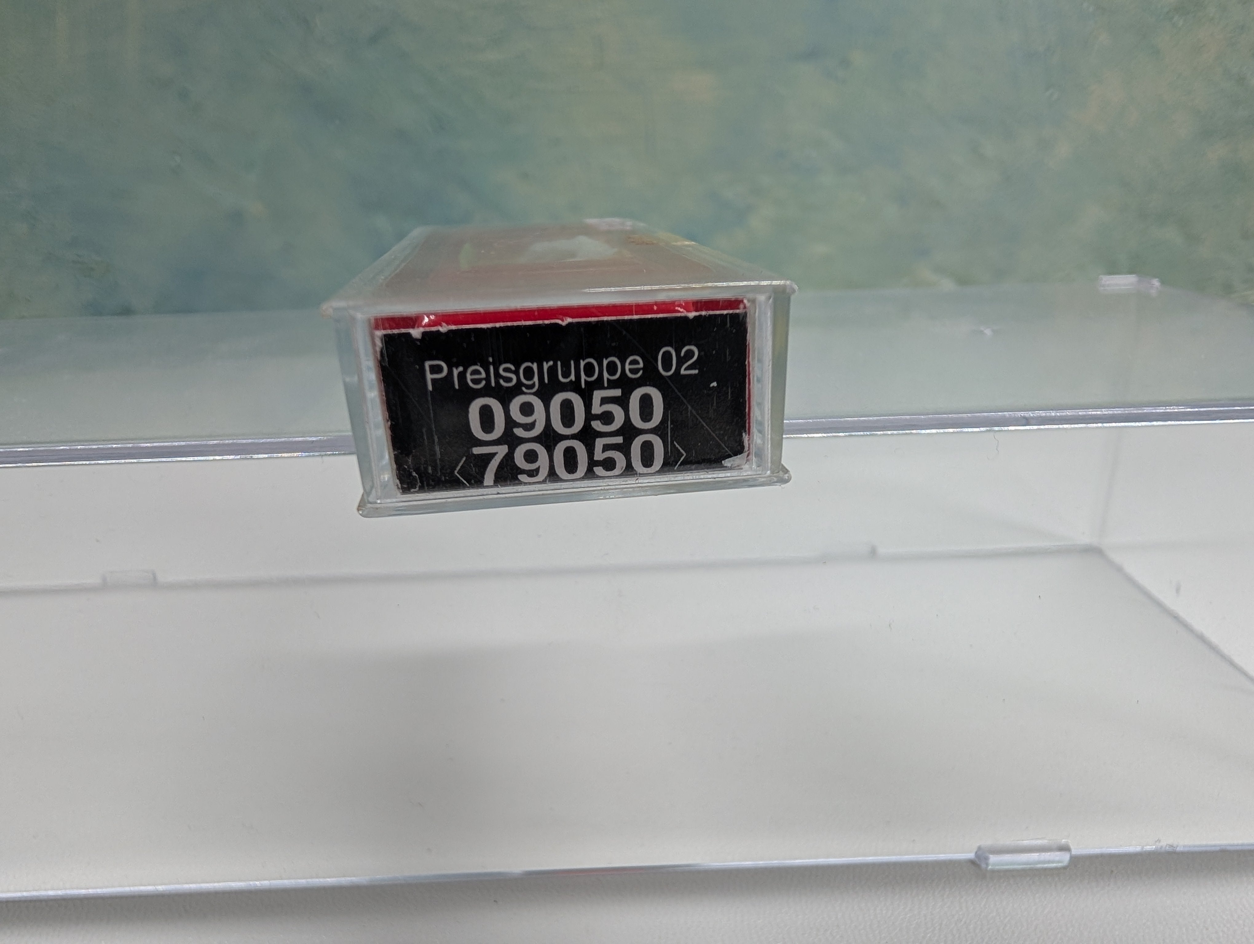 Preiser 79050 N Scale Women Hanging Laundry, Washline (6 pcs)