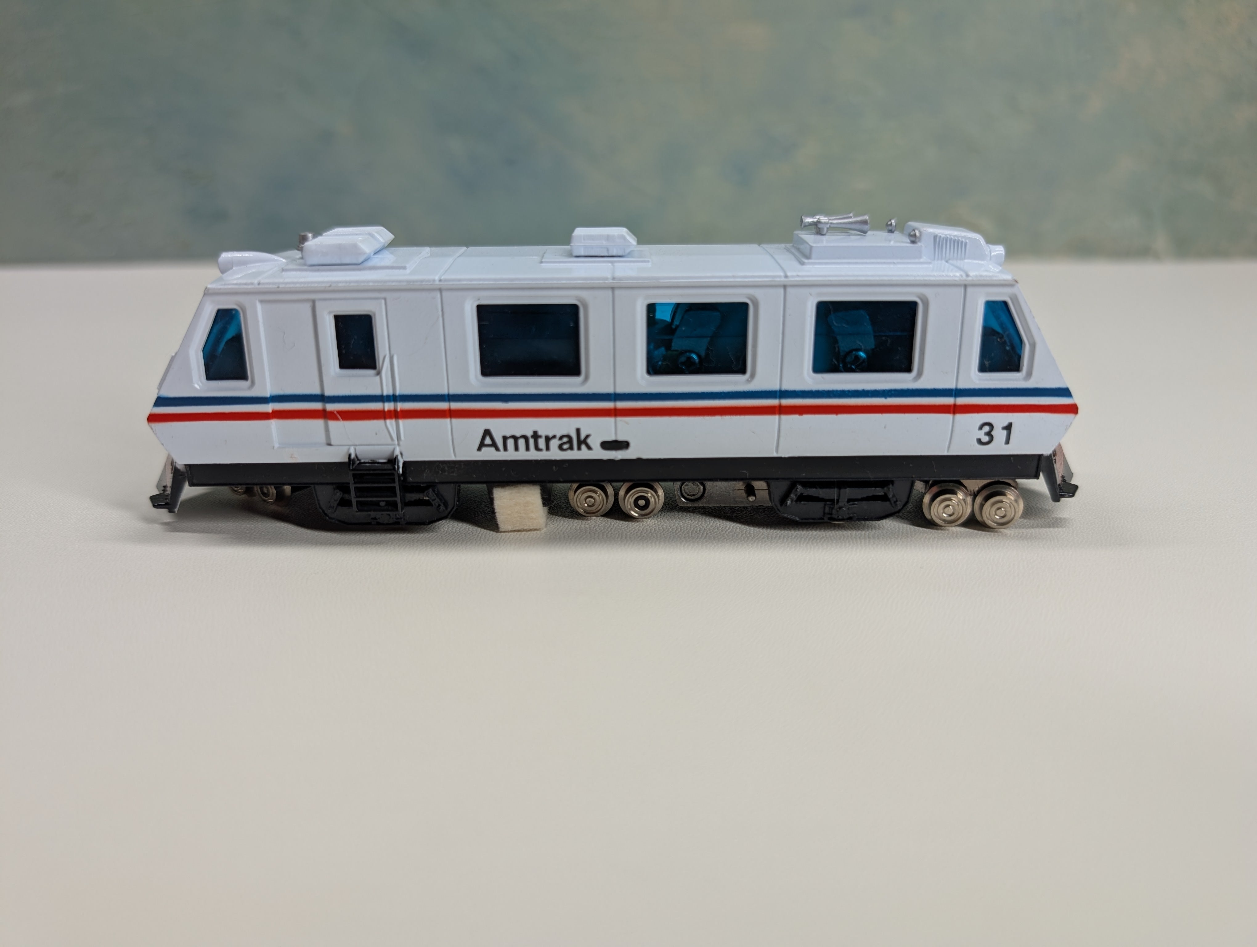 USED Bachmann 62505 HO Scale Plasser EM80C Track Cleaning Car with Operating Lights Amtrak #31 Runs Like New DC
