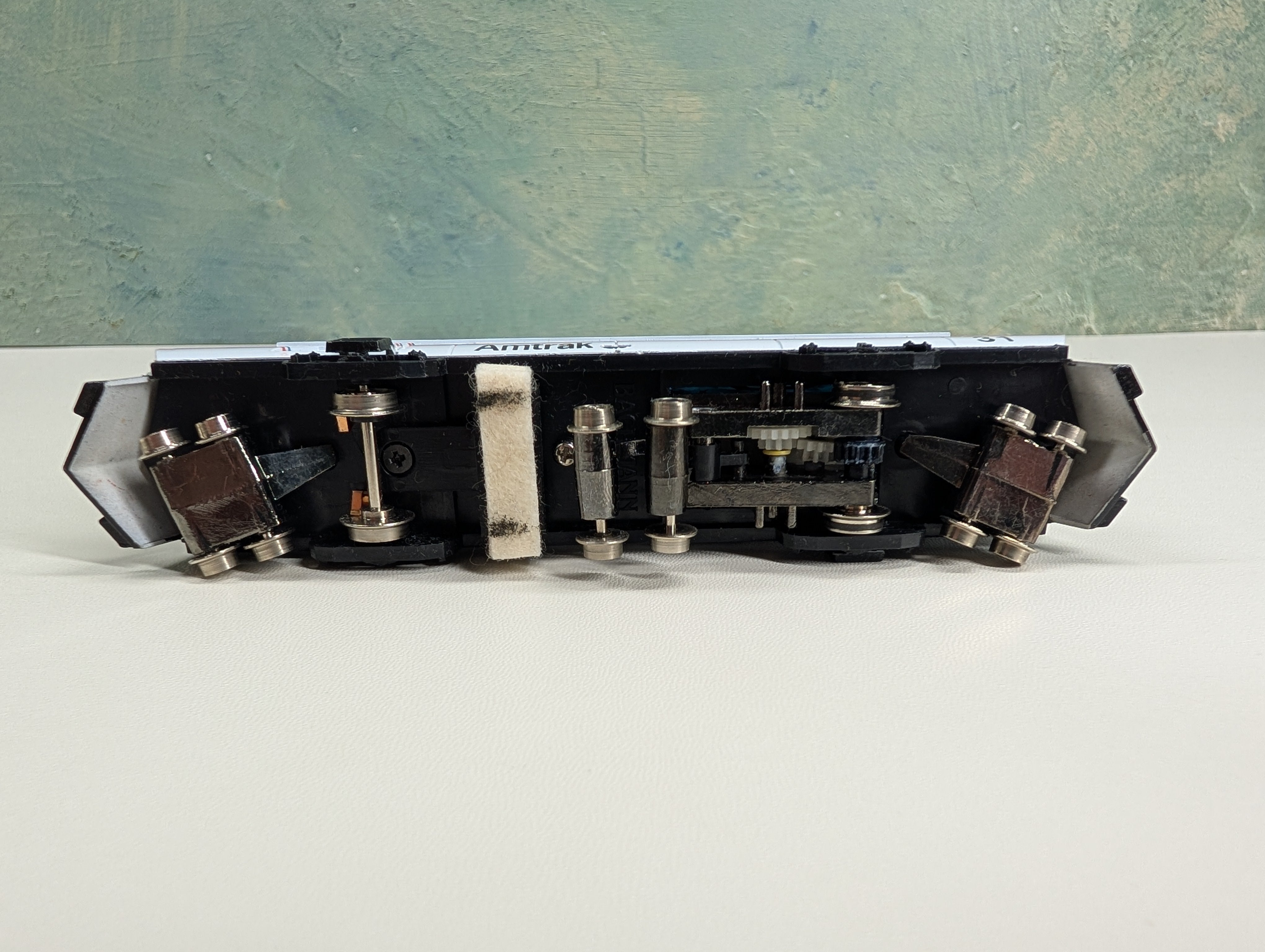 USED Bachmann 62505 HO Scale Plasser EM80C Track Cleaning Car with Operating Lights Amtrak #31 Runs Like New DC