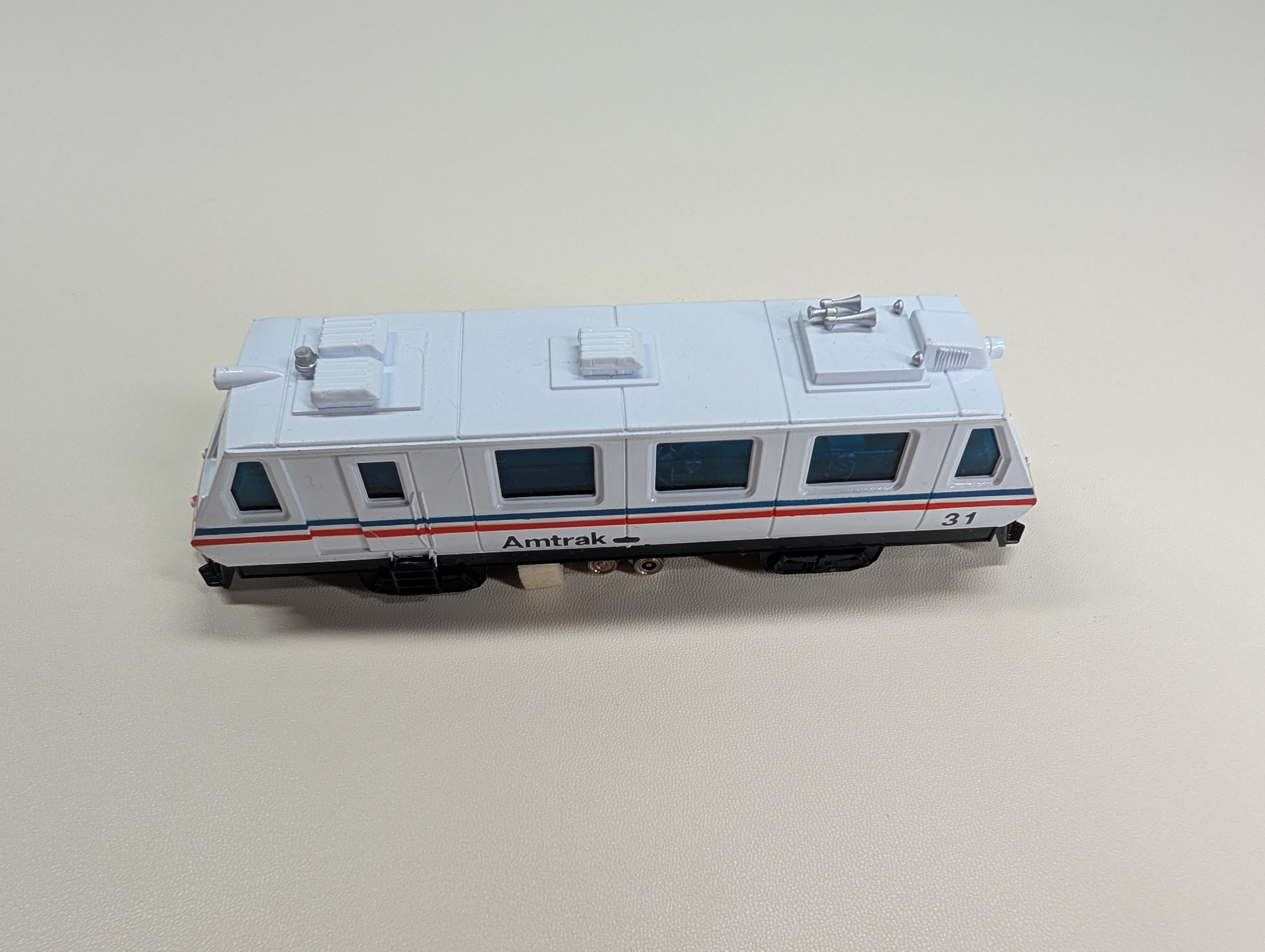 USED Bachmann 62505 HO Scale Plasser EM80C Track Cleaning Car with Operating Lights Amtrak #31 Runs Like New DC