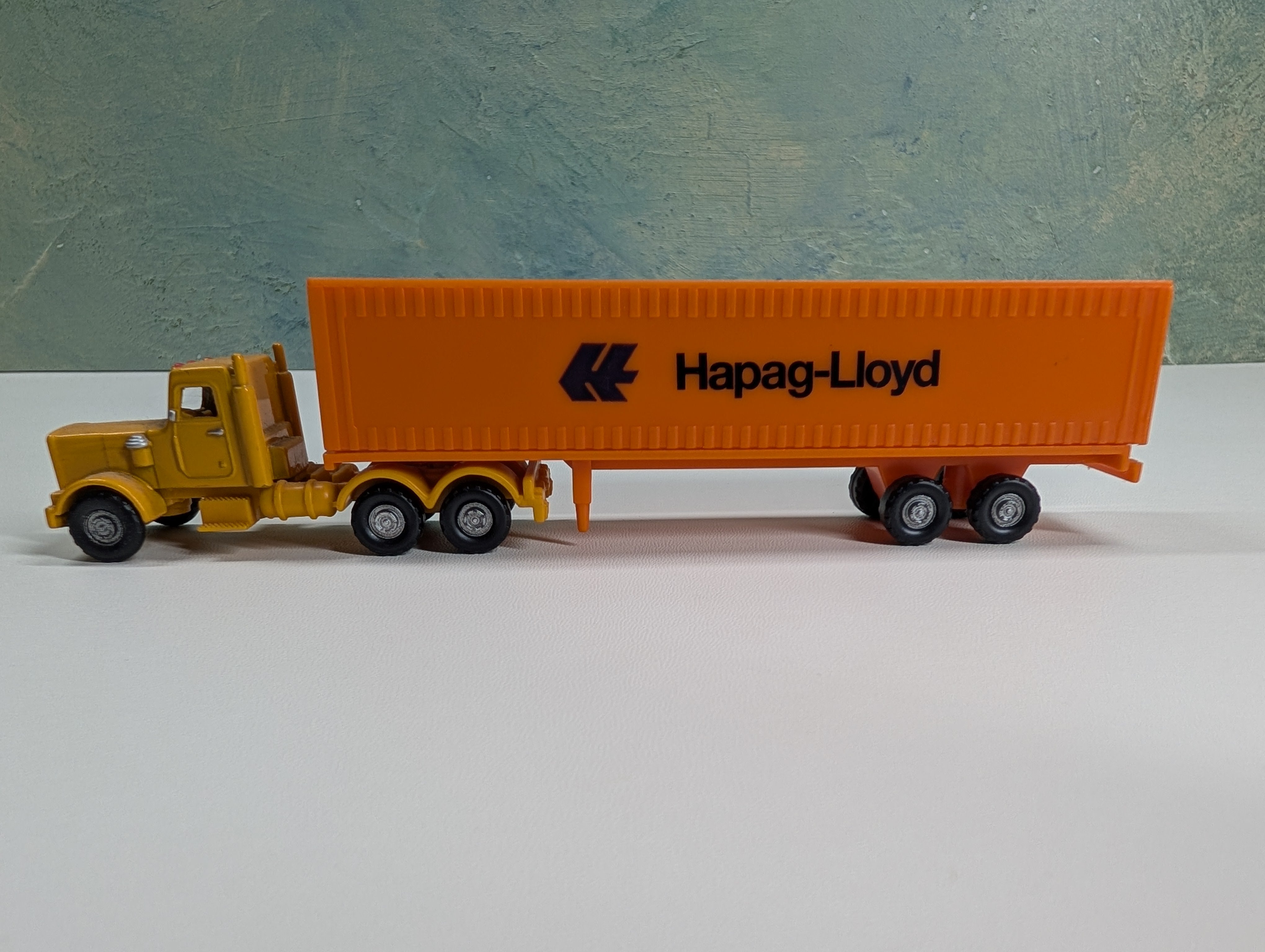 USED HO Scale Orange Truck Cab and Trailer Hapag-Lloyd