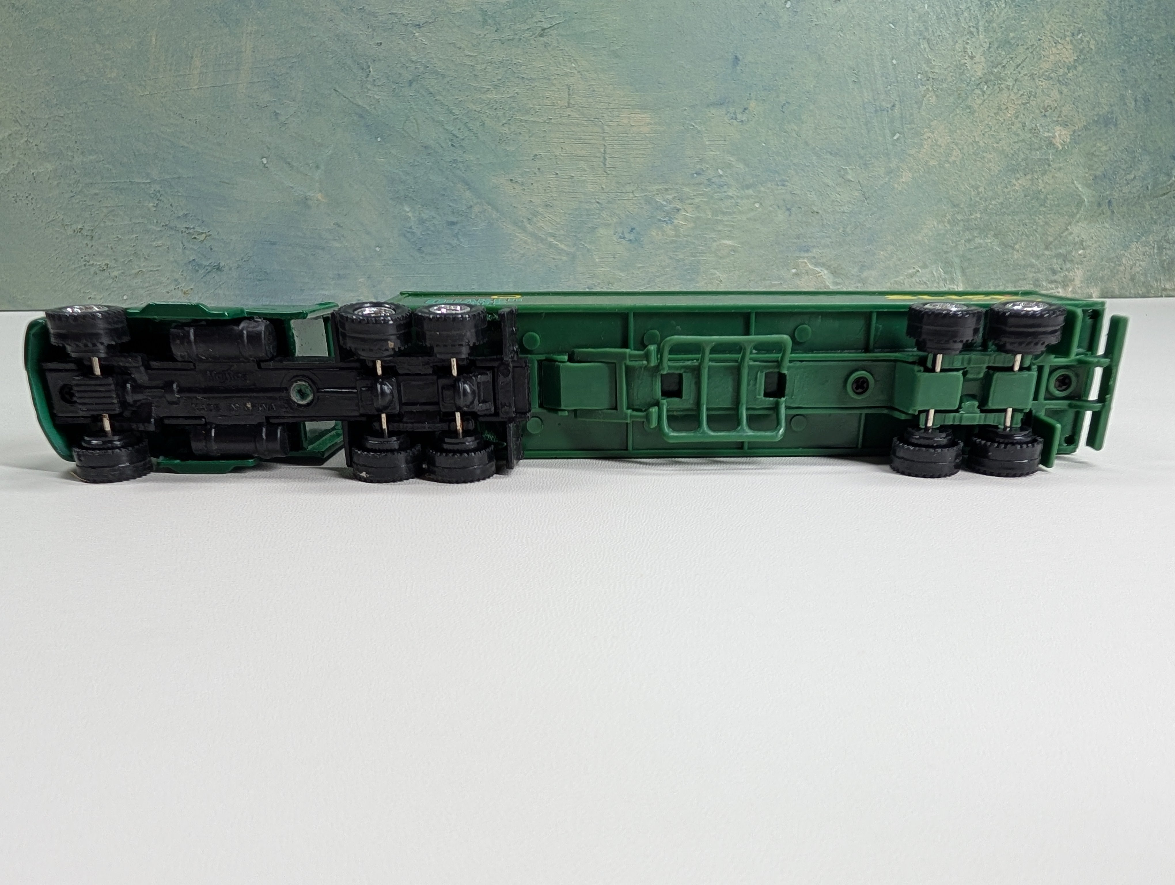 USED HO Scale Green Truck Cab and Trailer Quaker State
