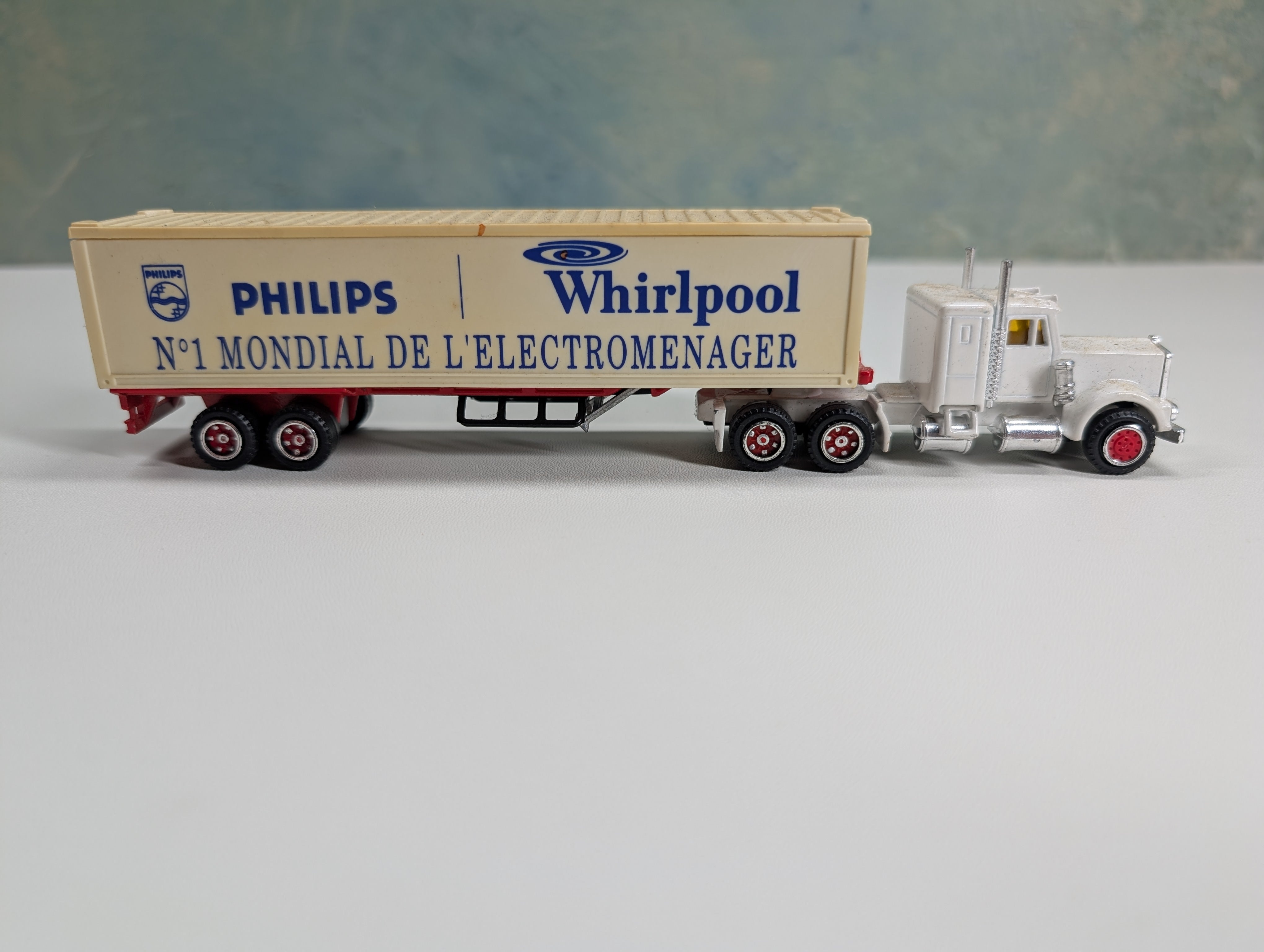 USED HO Scale One Truck Cab and Trailer Philips Whirlpool