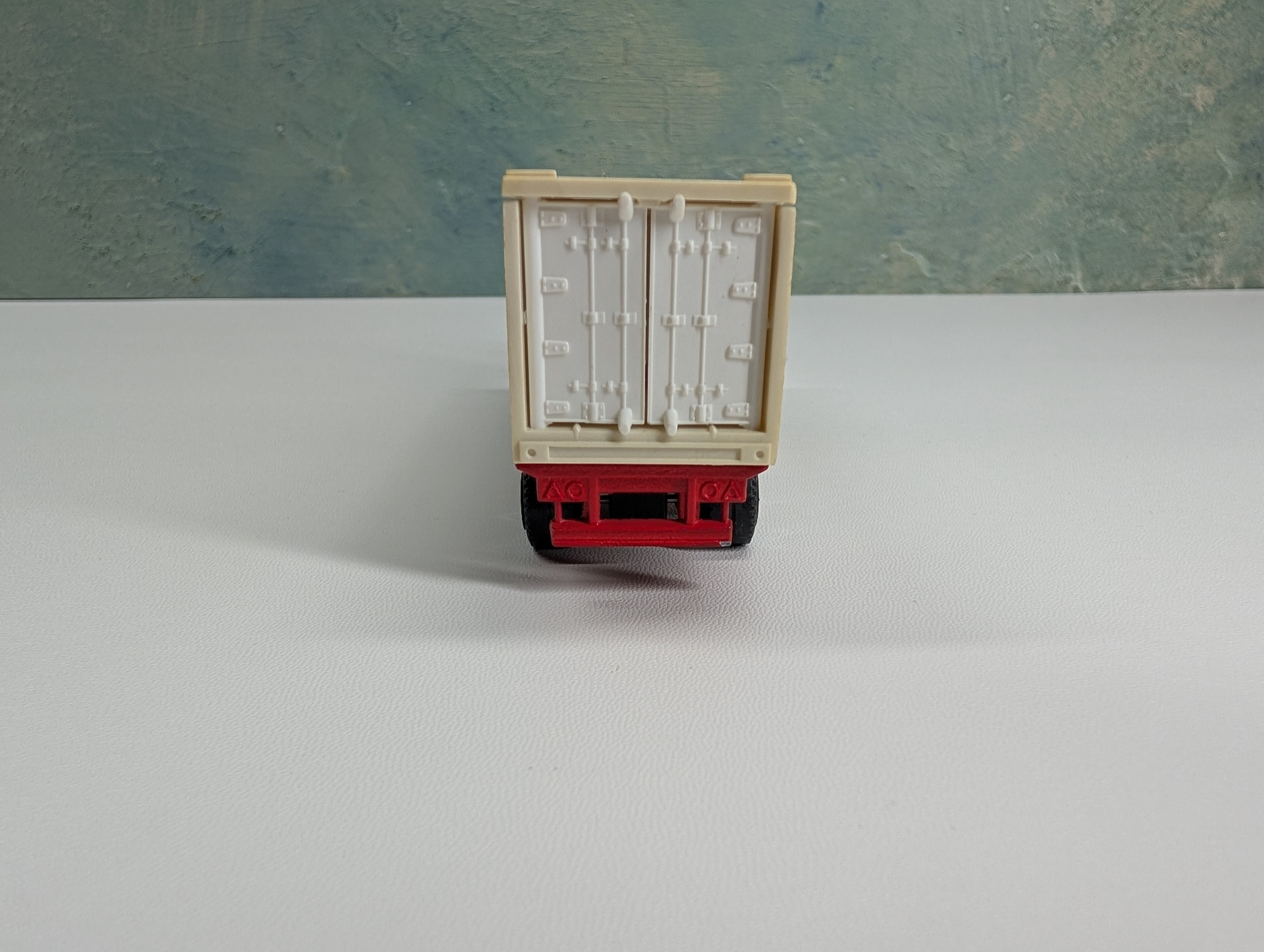 USED HO Scale One Truck Cab and Trailer Philips Whirlpool