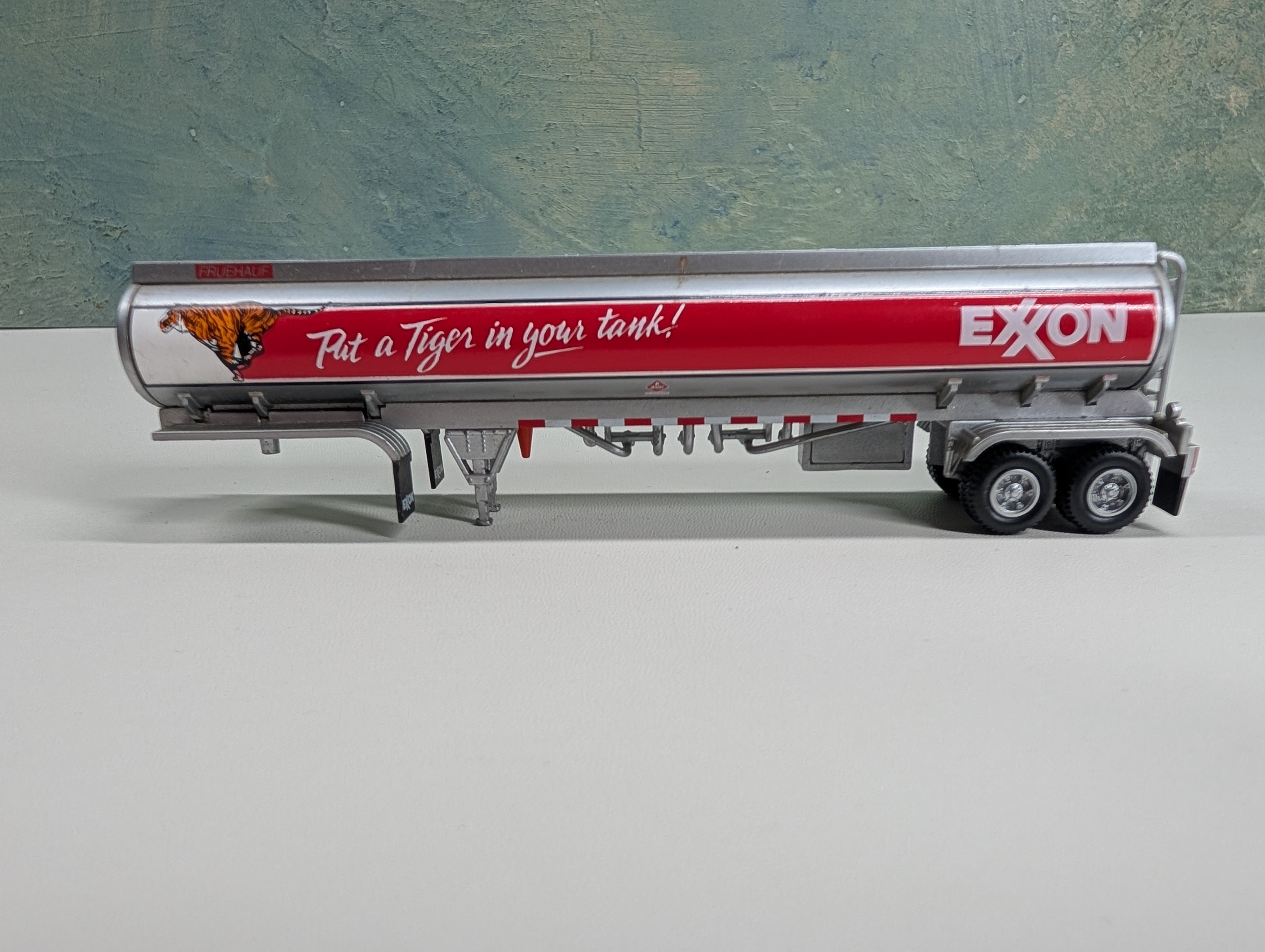 USED HO Scale Fuel Tanker Exxon