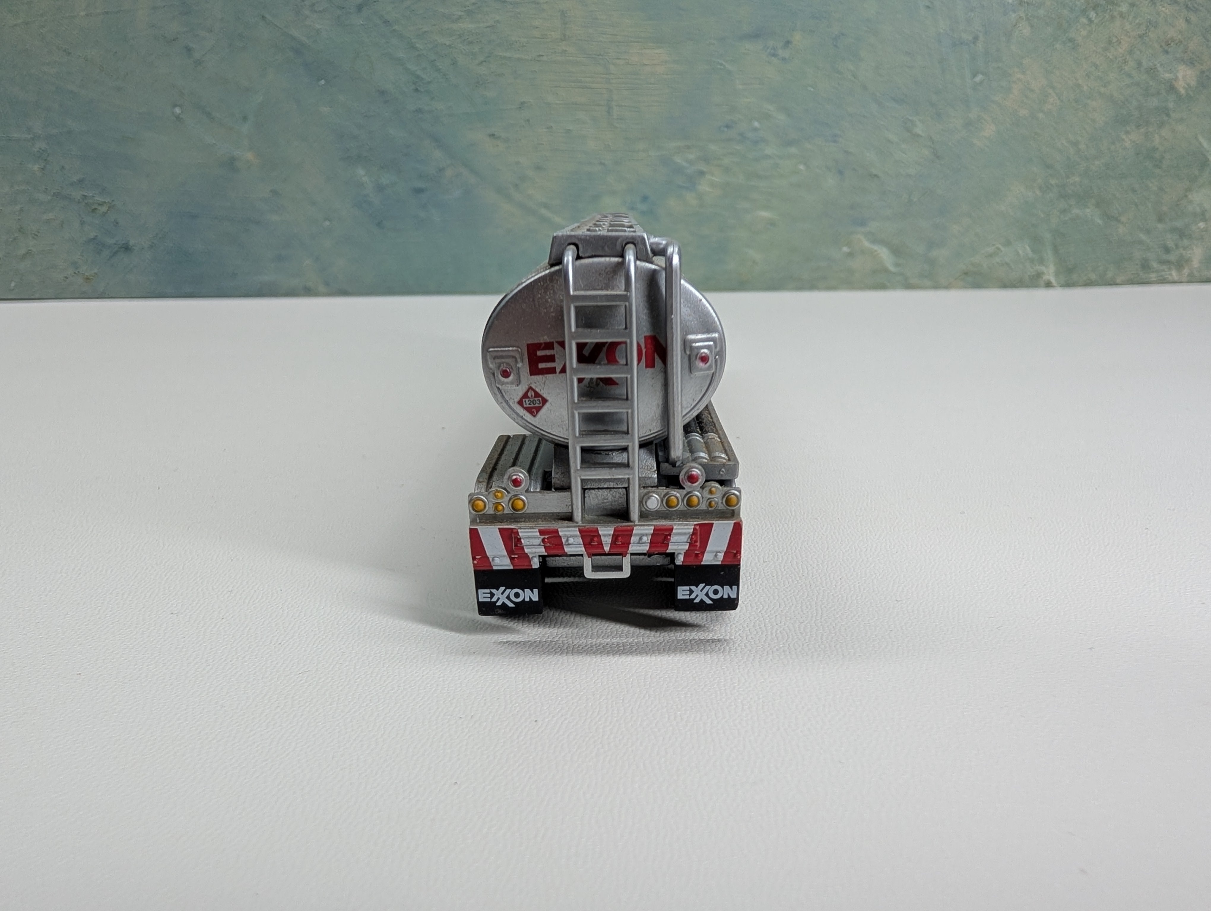 USED HO Scale Fuel Tanker Exxon