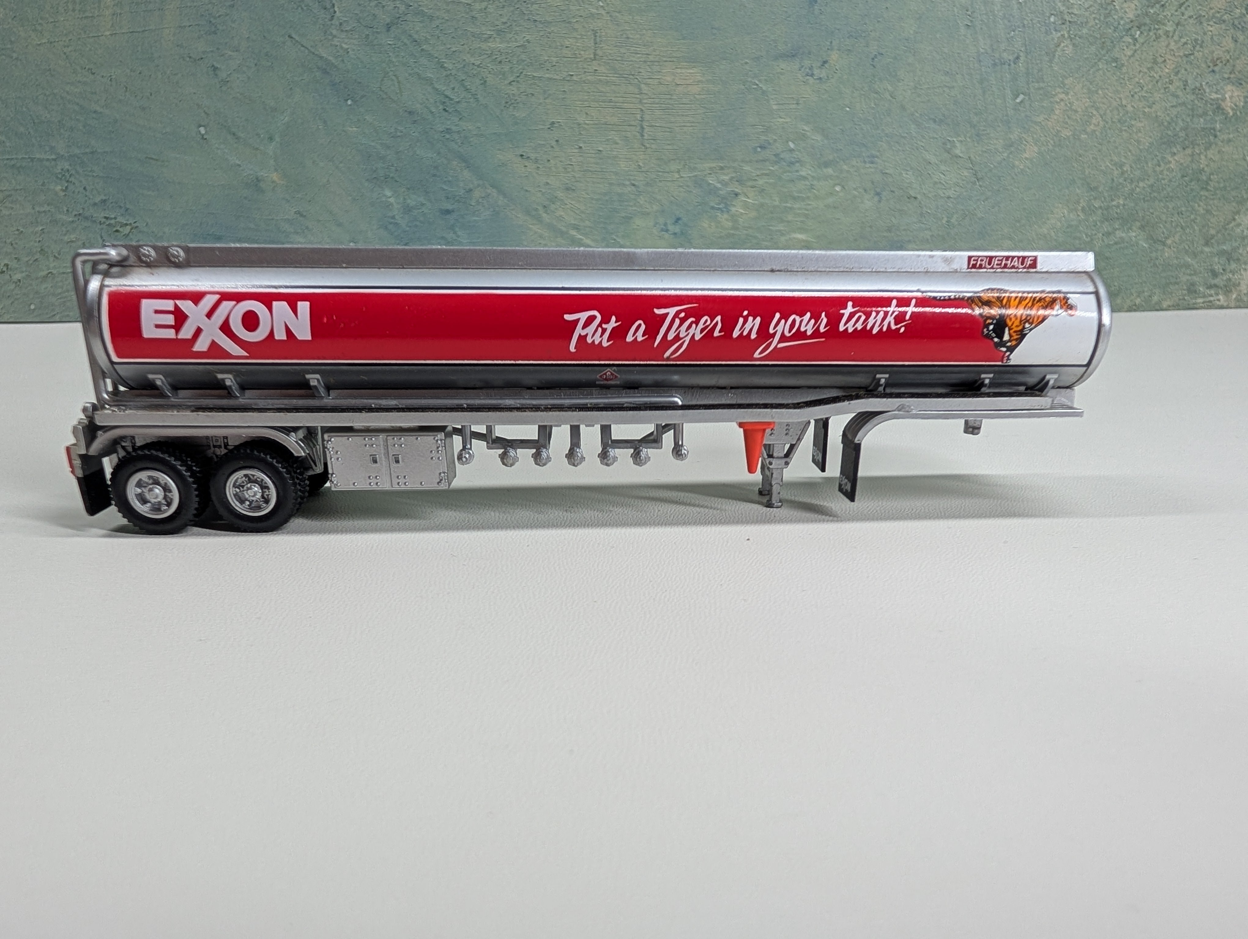 USED HO Scale Fuel Tanker Exxon