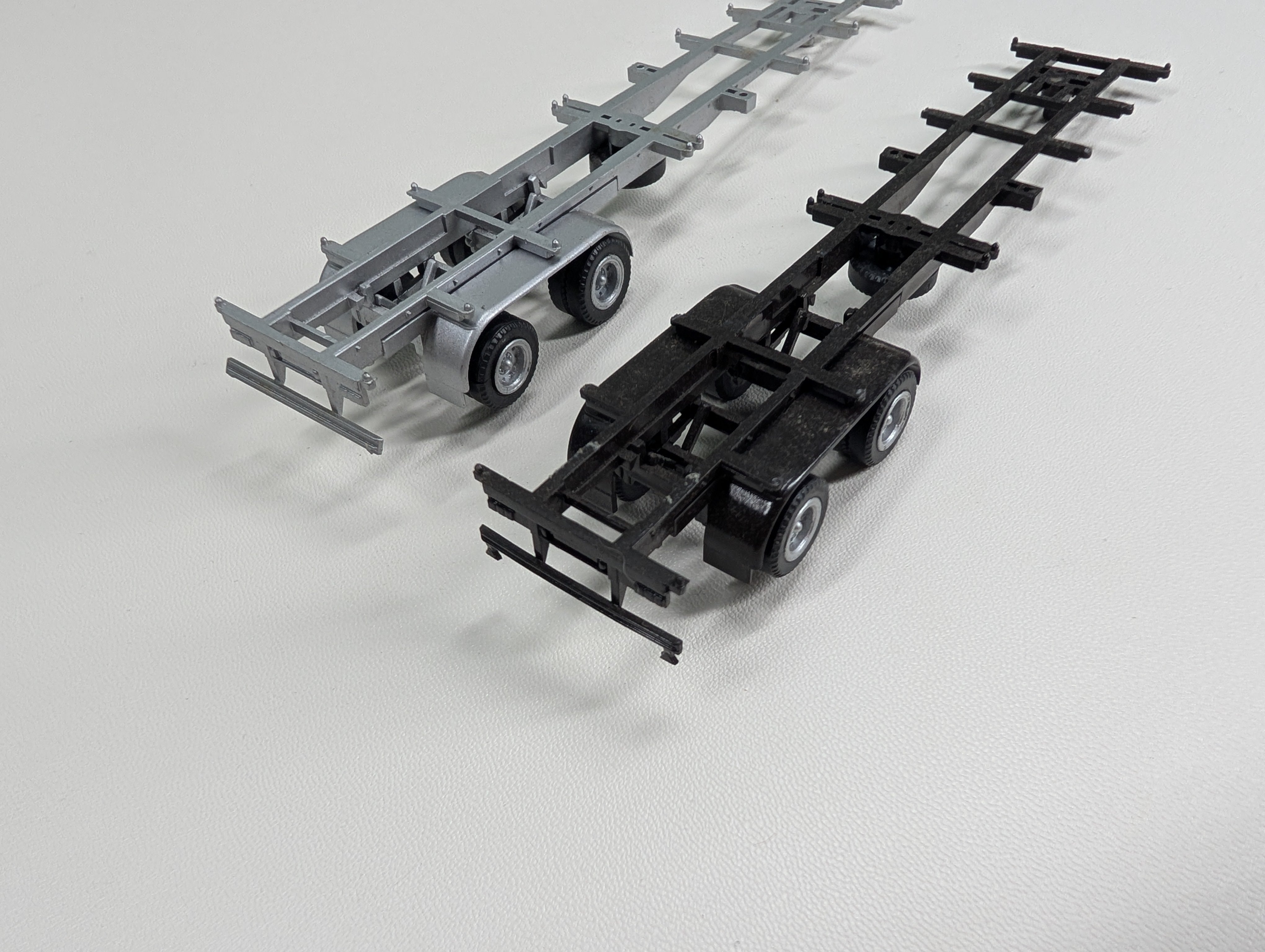 USED HO Scale Pair of Chassis Trailers