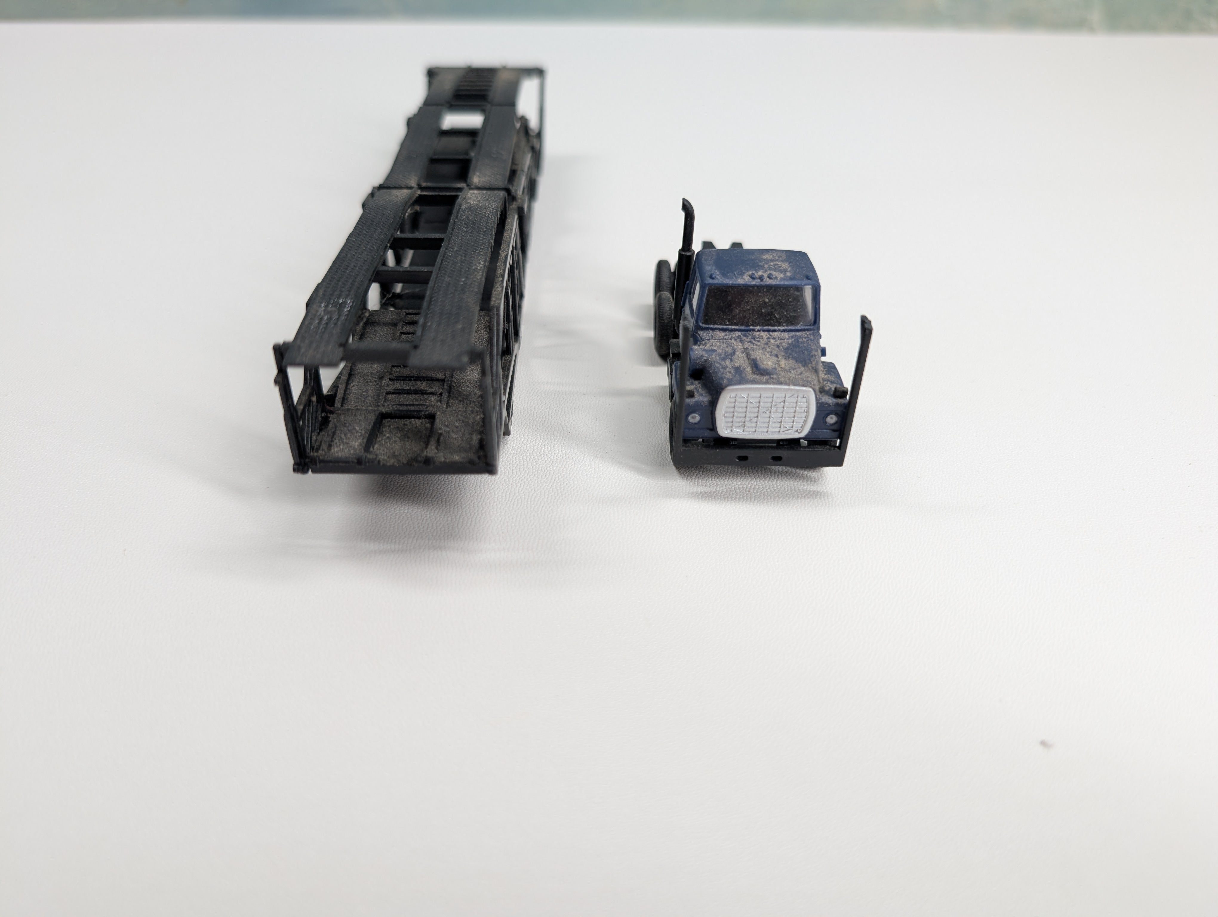 USED Atlas HO Scale Auto Carrier Trailer w/ Cab (needs work)