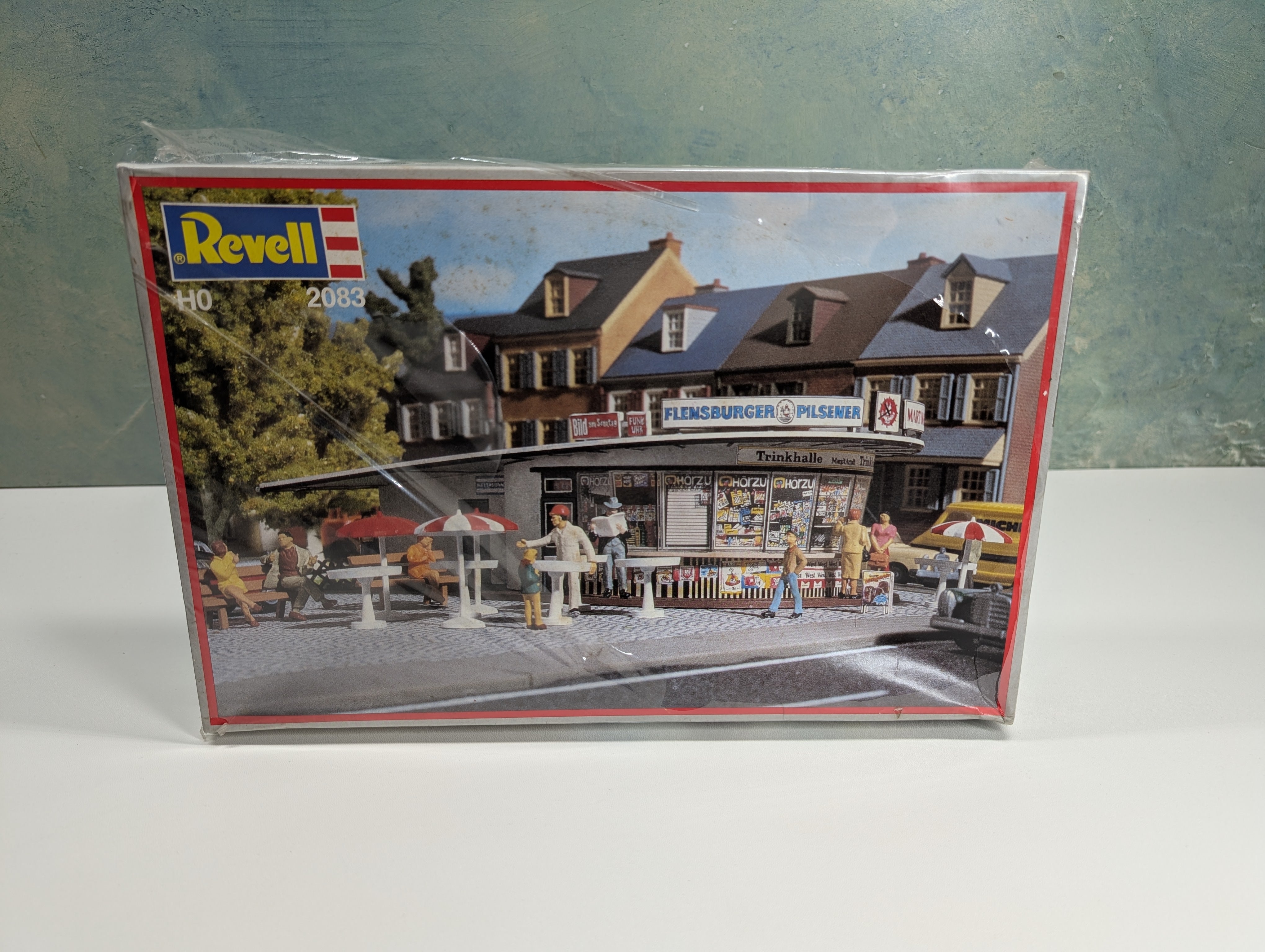 Revell 2083 HO Scale Snack Kiosk, Burger Stand, Trinkhalle (Sealed) KIT