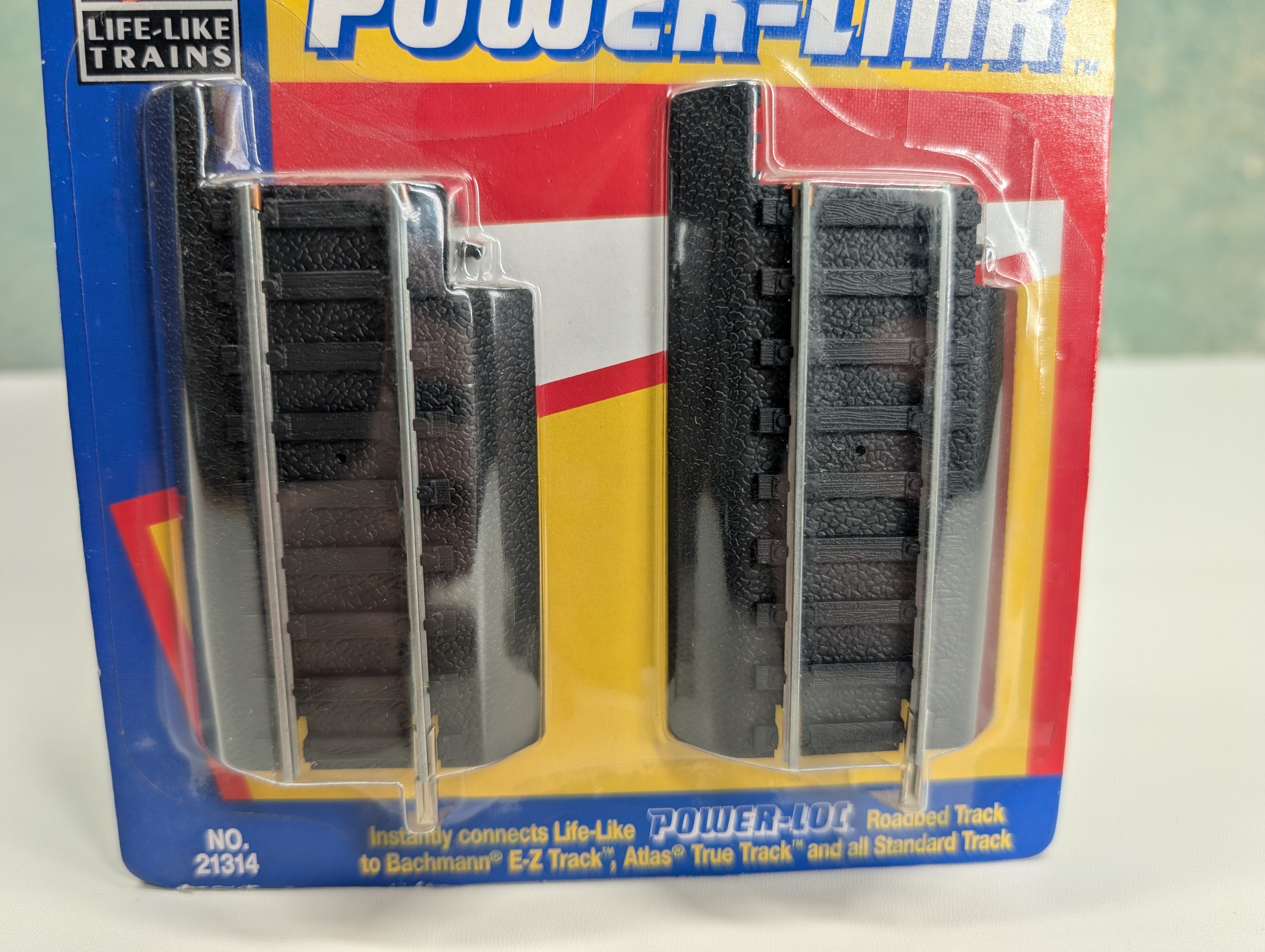 Life-Like 21314 HO Scale Adapter Track Power-Link, Power-Loc (2 pcs)