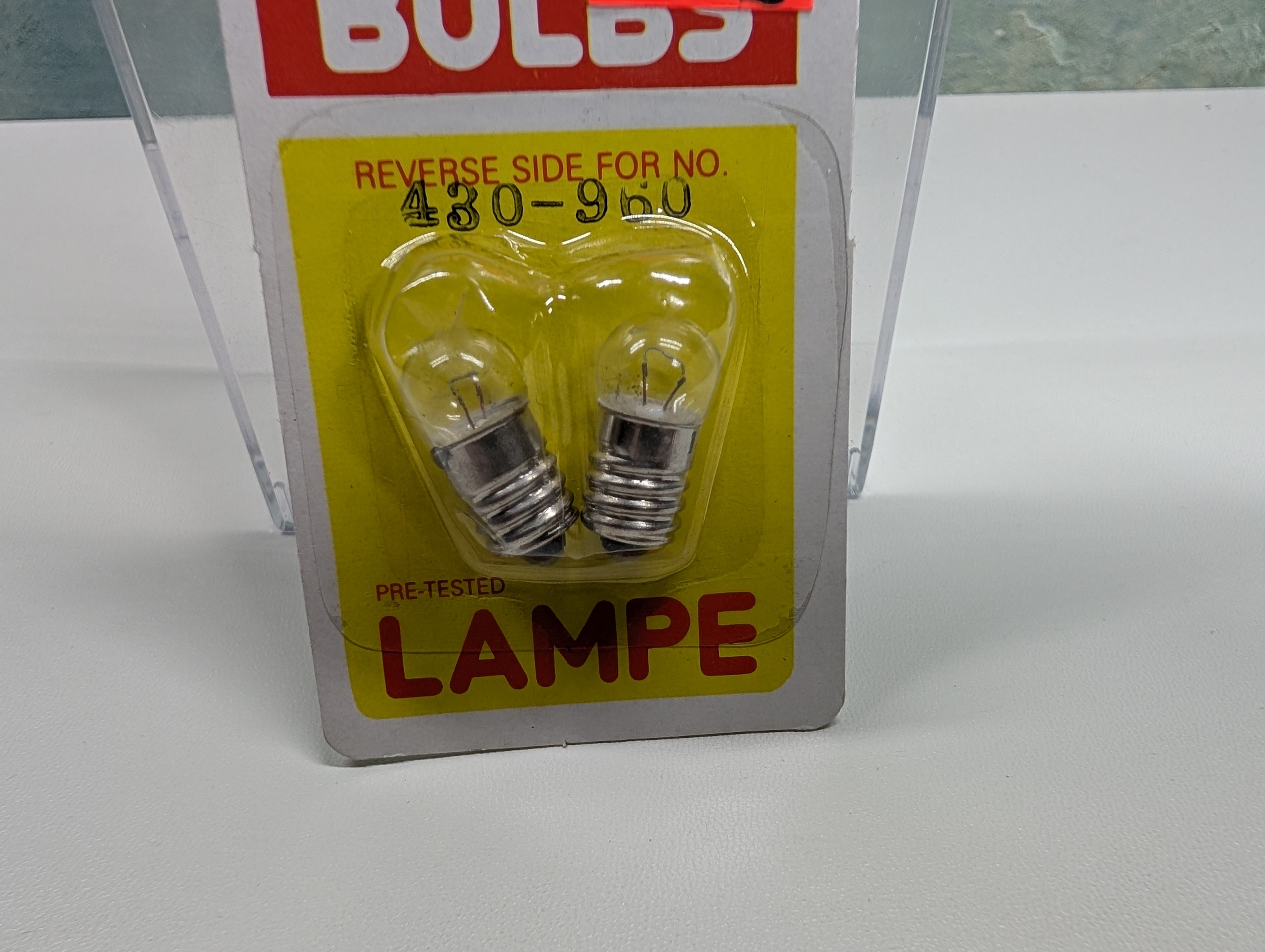 Model Power 430-960 HO Scale Bulbs 14 Volts (2 pcs)