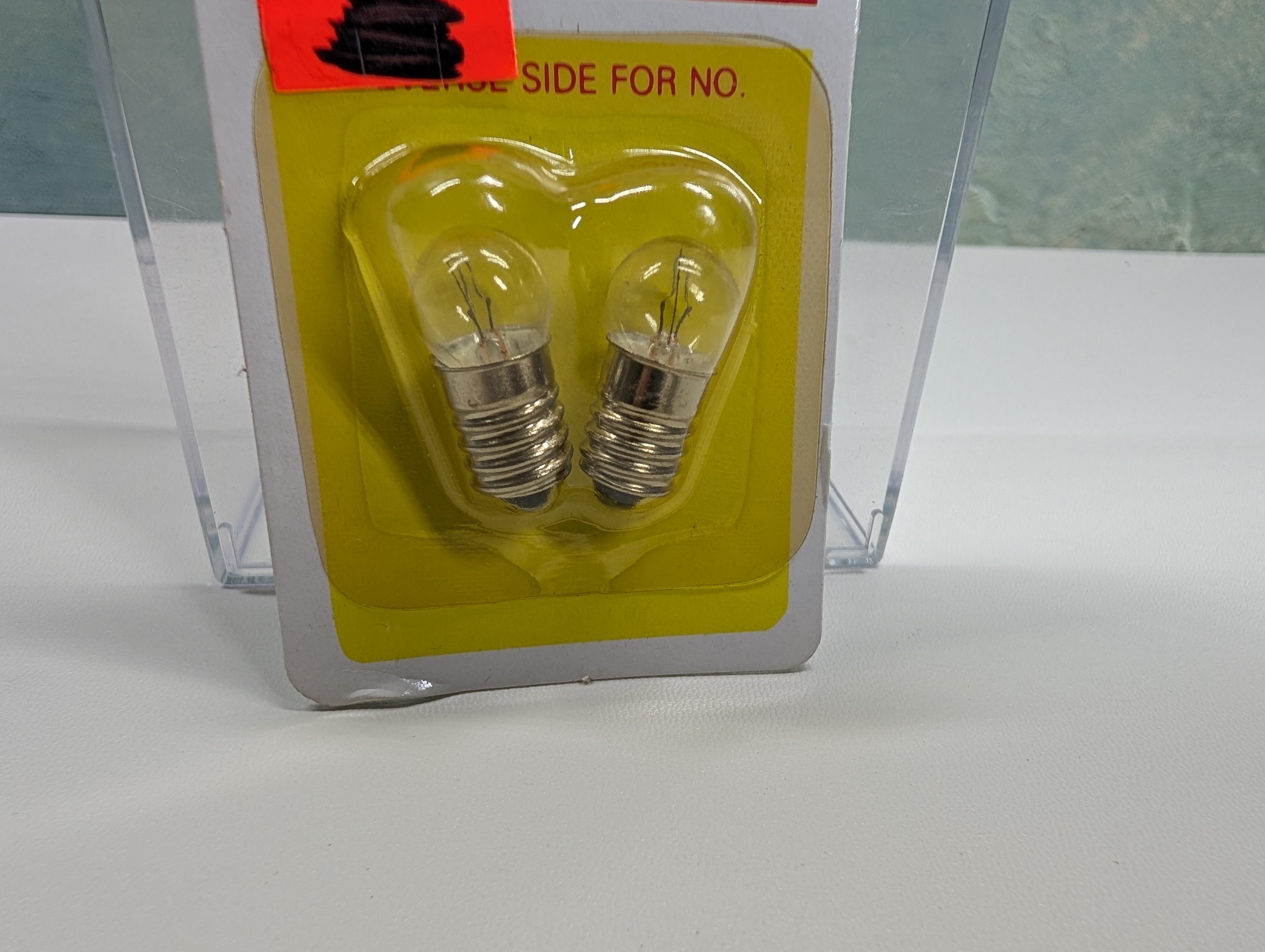 Model Power 1447-960 HO Scale Bulbs 18 Volts (2 pcs)