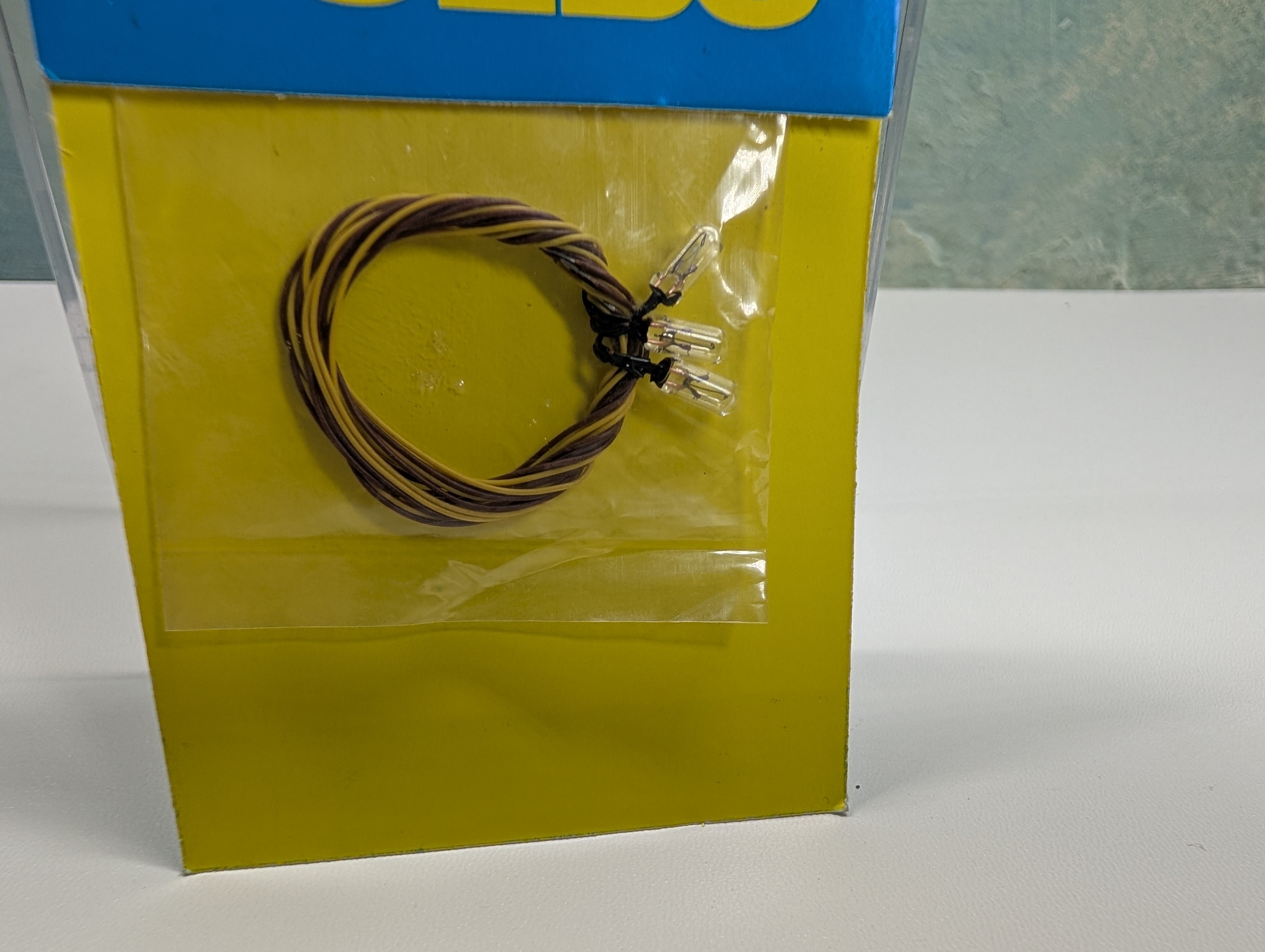 Model Power 381 HO Scale 12-16 Volts Amps Clear Light Bulb with Wire