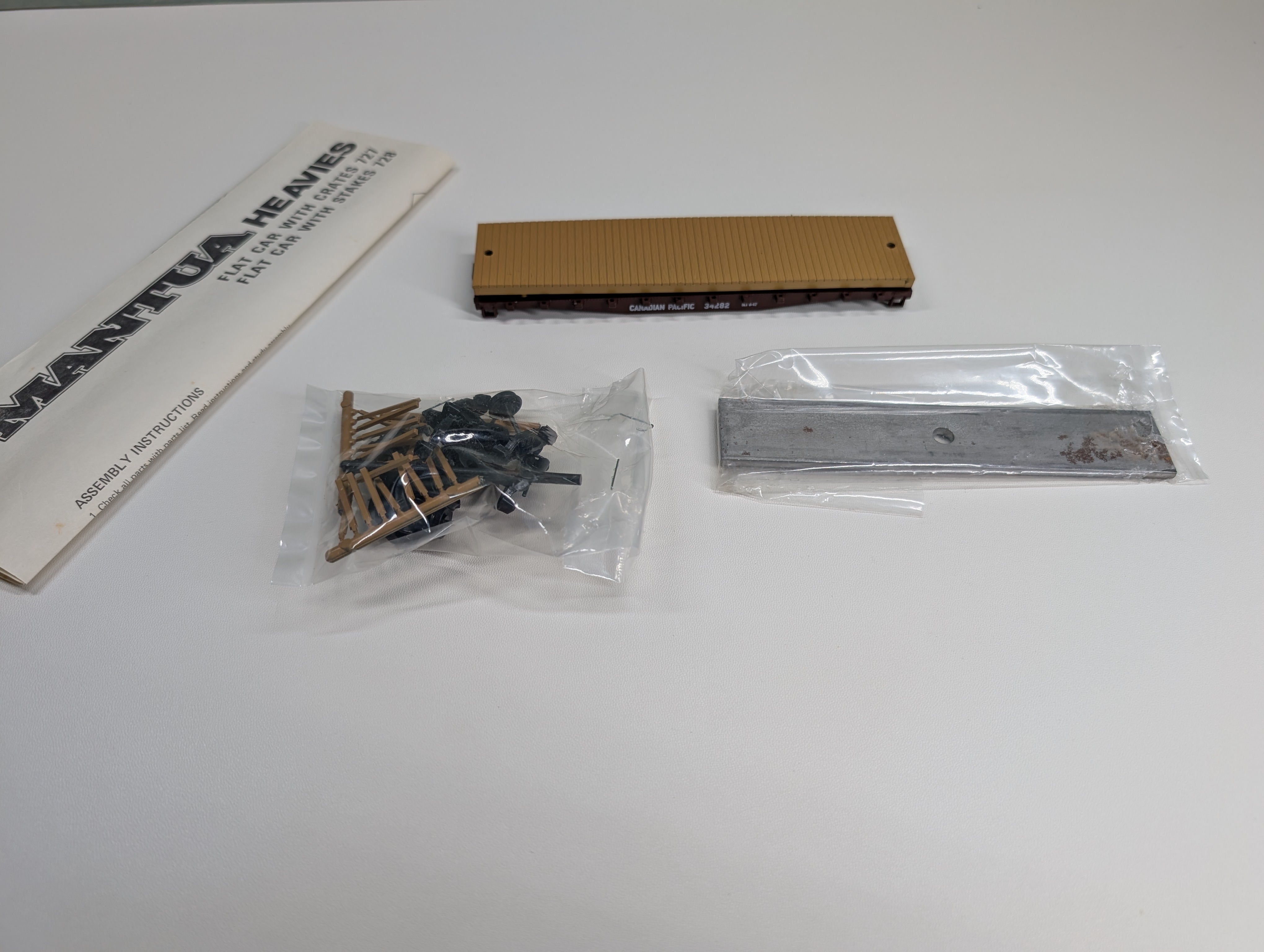 USED Mantua 728-80 HO Scale Flat Car w/ Stakes Canadian Pacific #34282 KIT