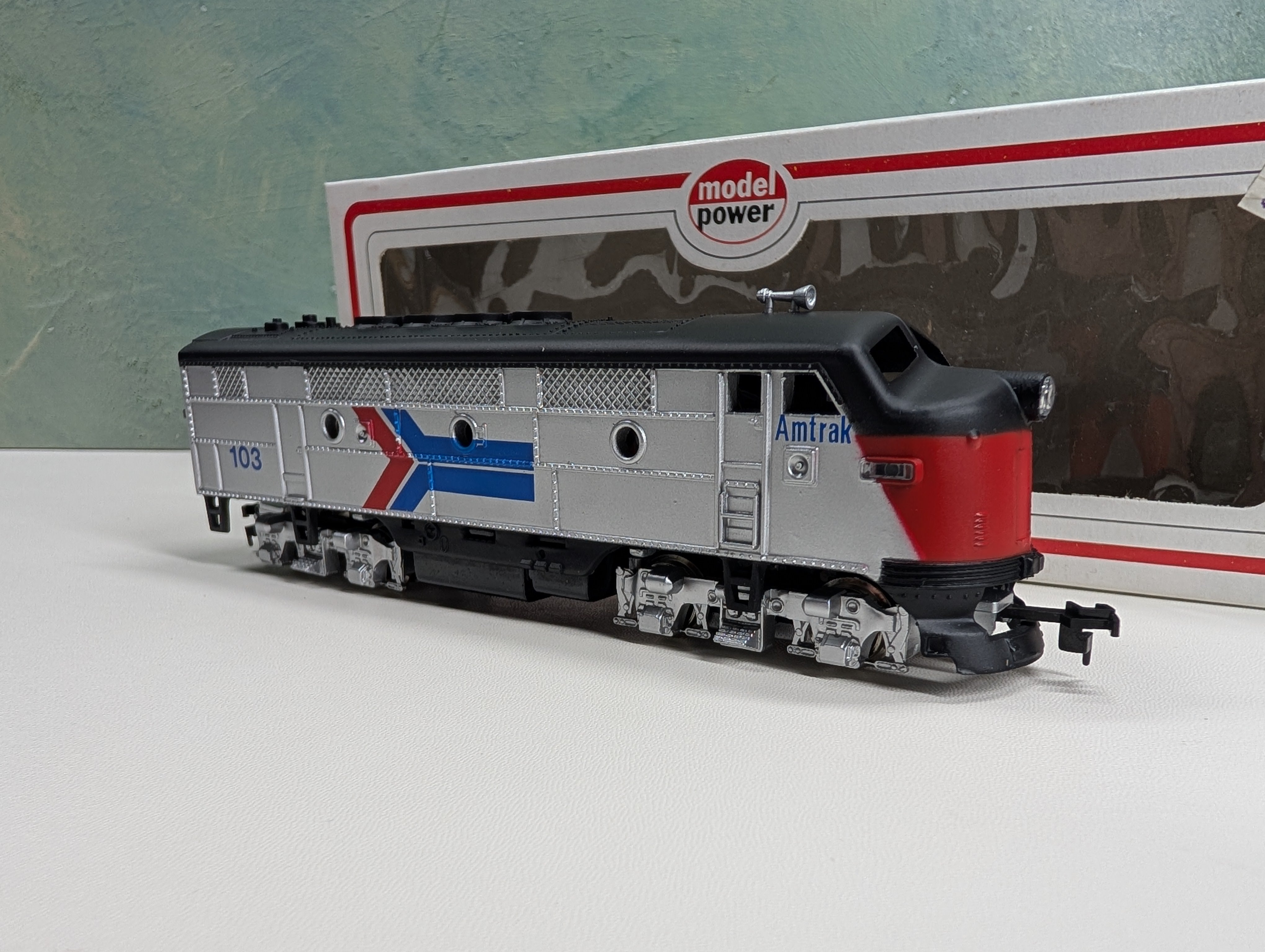 USED Model Power HO Scale F2 Diesel Locomotive Amtrak #103 Runs Great DC