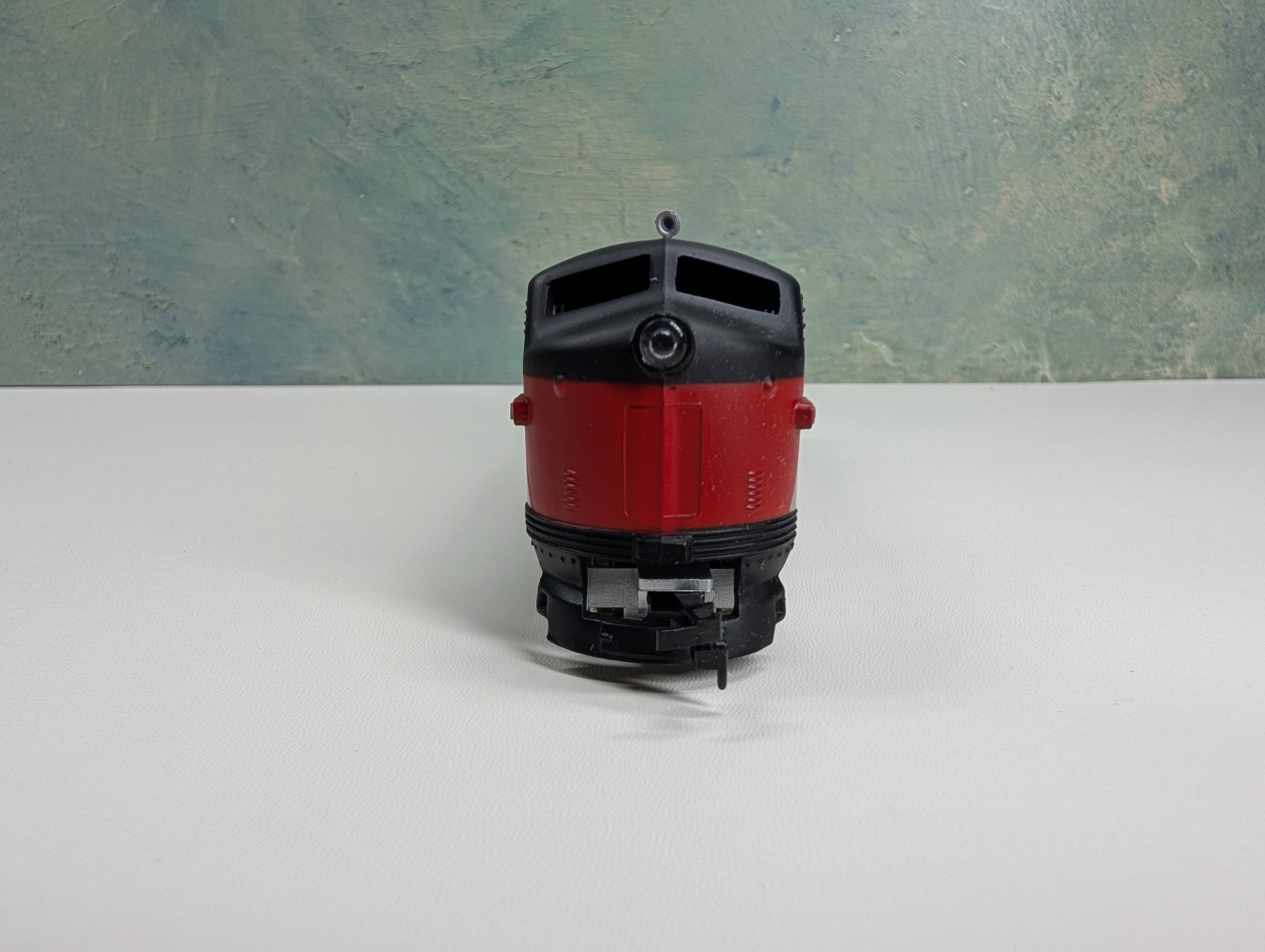 USED Model Power HO Scale F2 Diesel Locomotive Amtrak #103 Runs Great DC