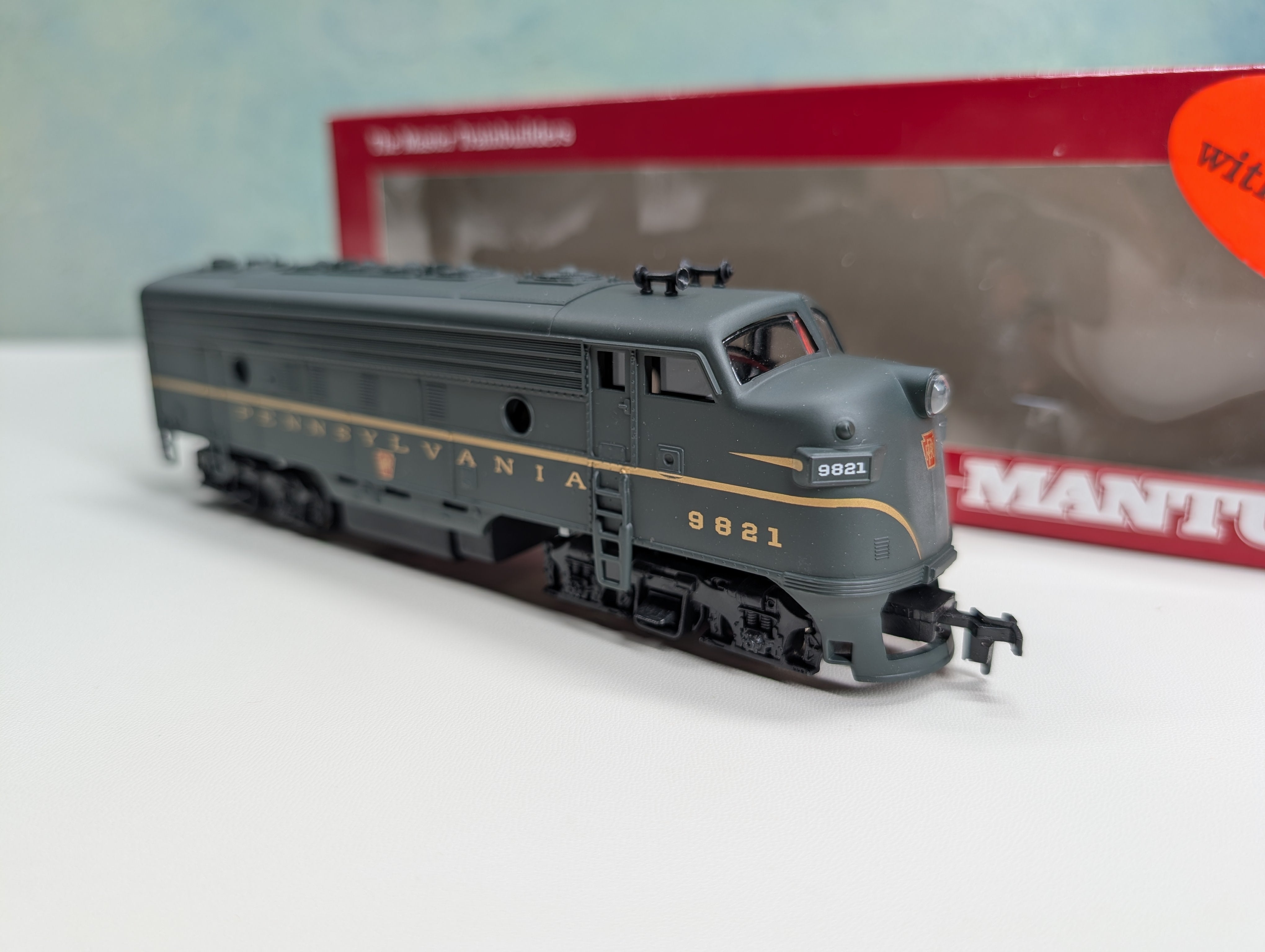 USED Mantua HO Scale F7A Diesel Locomotive Pennsylvania #9821 Runs Great DC