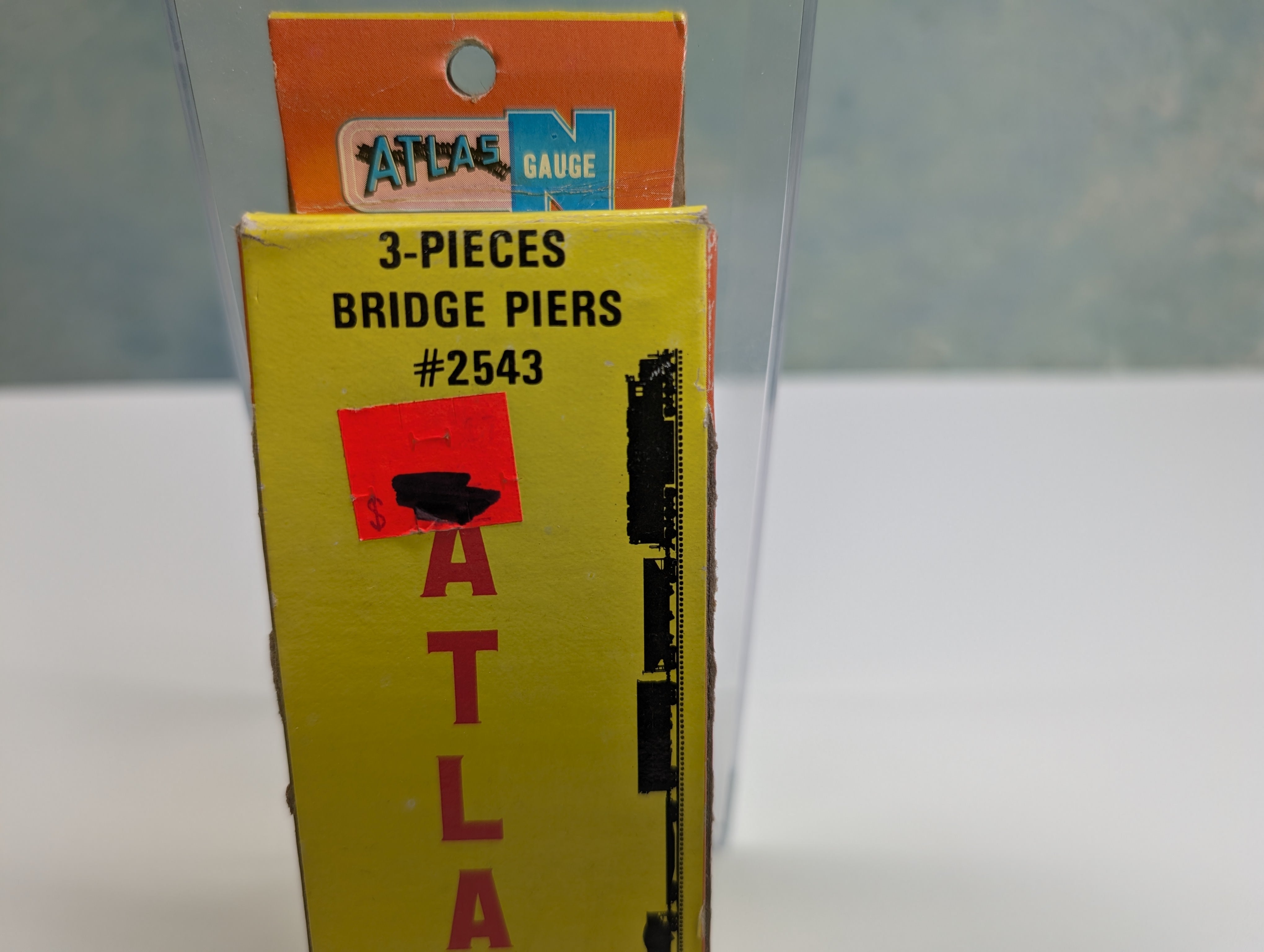 Atlas 2543 N Scale Bridge Piers (3 pcs)