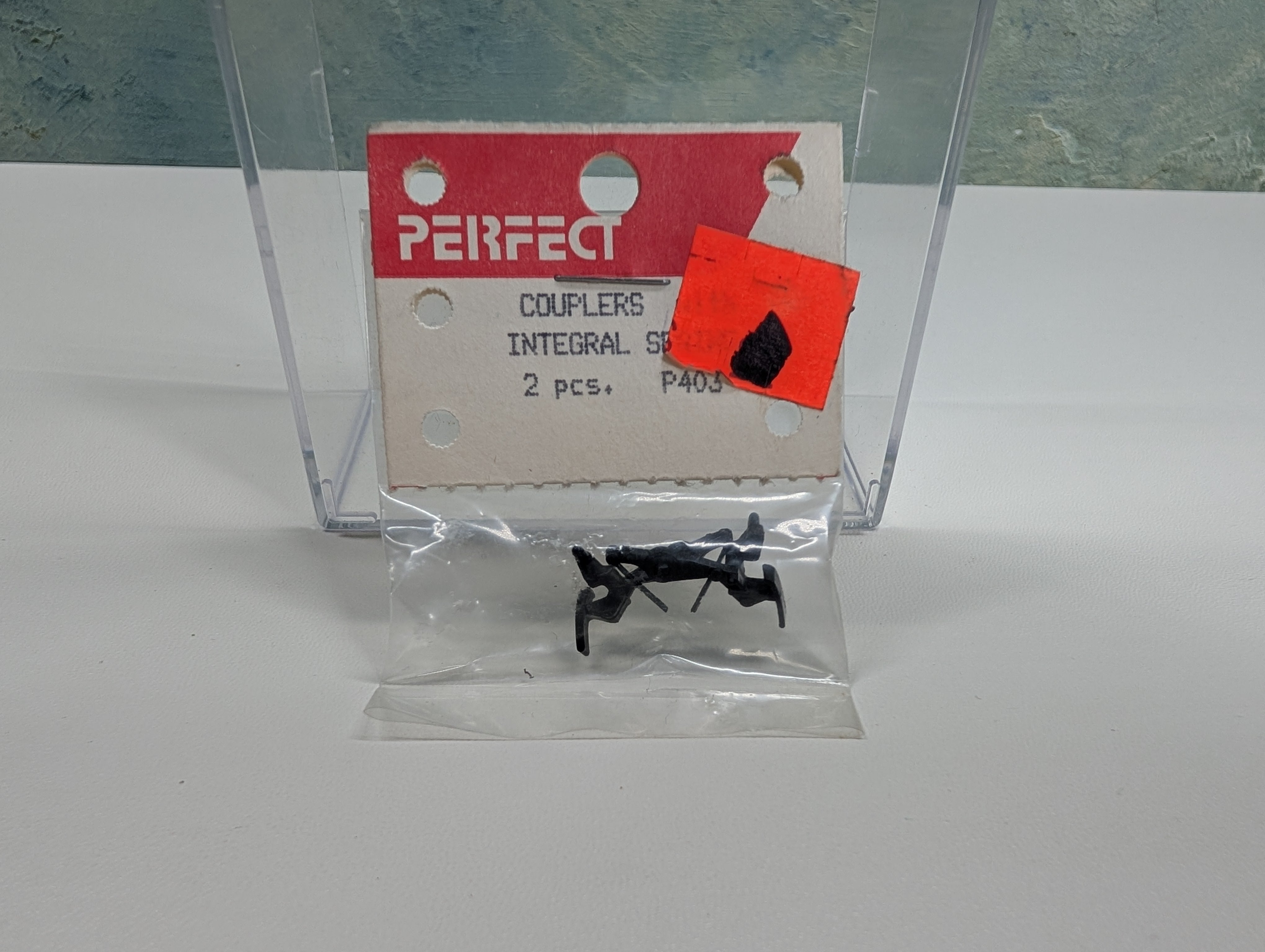 Perfect P403 HO Scale Couplers with Integral Spring (2pcs)