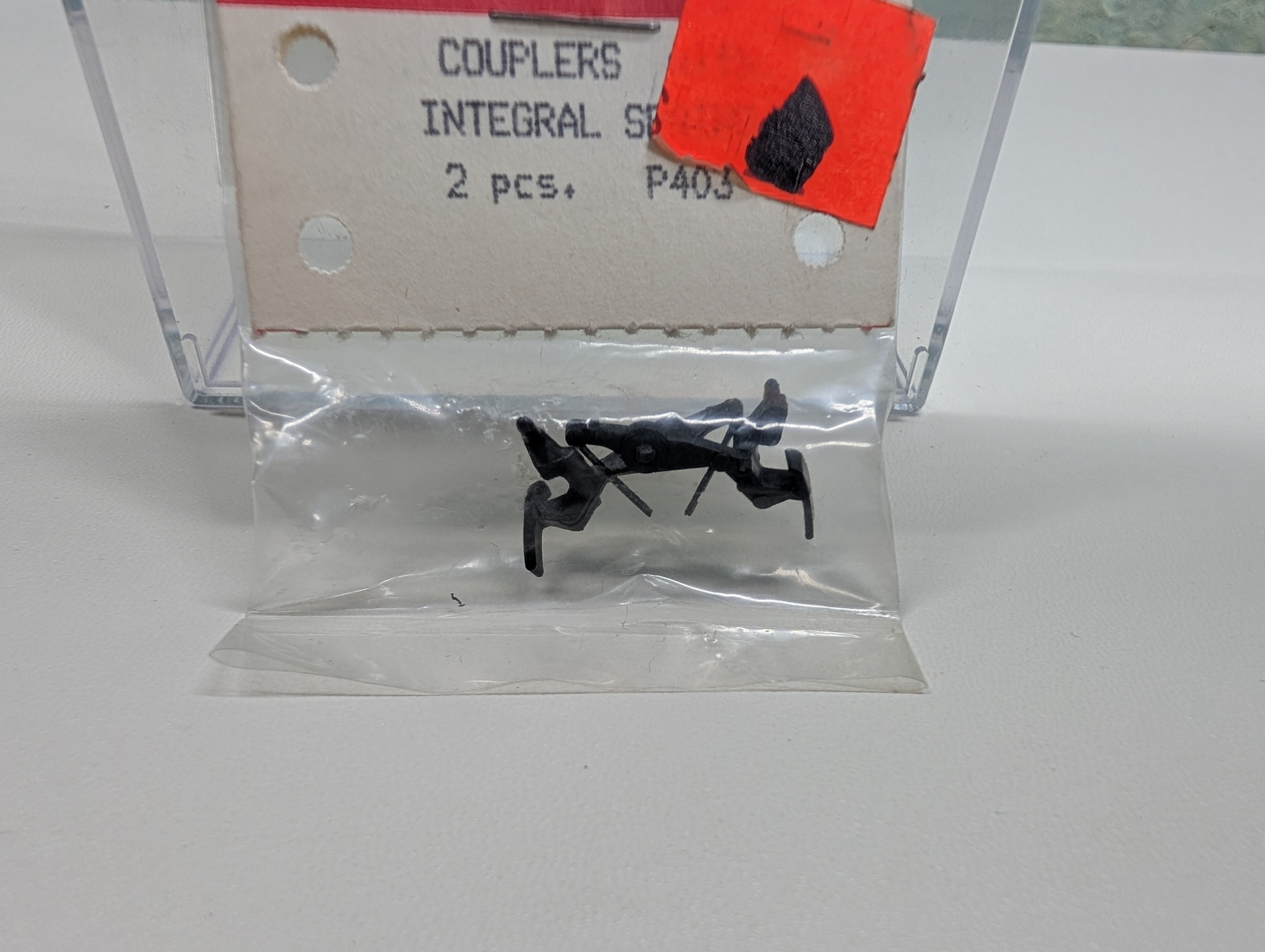 Perfect P403 HO Scale Couplers with Integral Spring (2pcs)