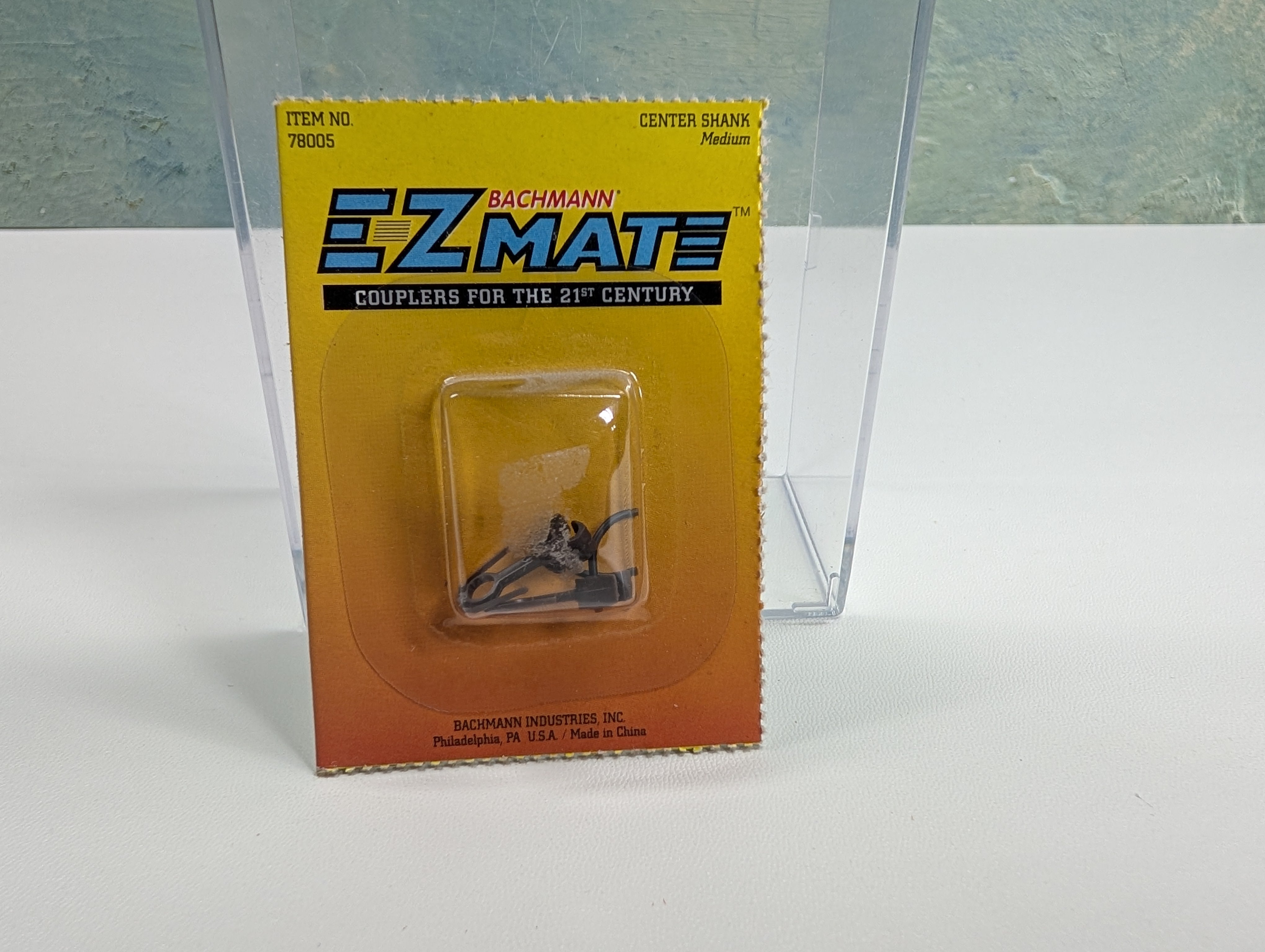 Bachmann 78005 HO Scale Center Shank, Medium E-Z Mate Couplers (2 pcs)