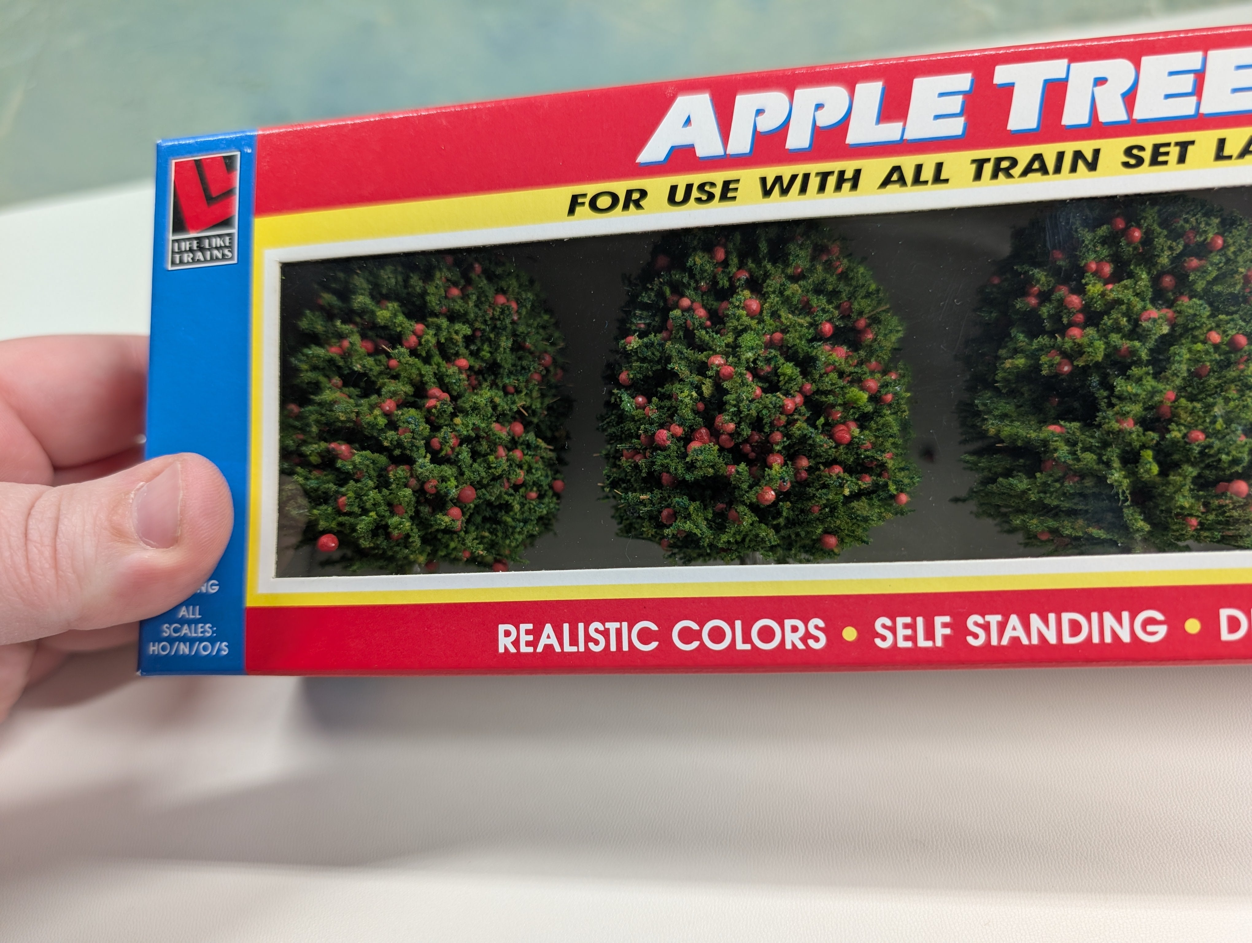 Life-Like 1908 MULTI Scale Apple Trees (4 pcs)