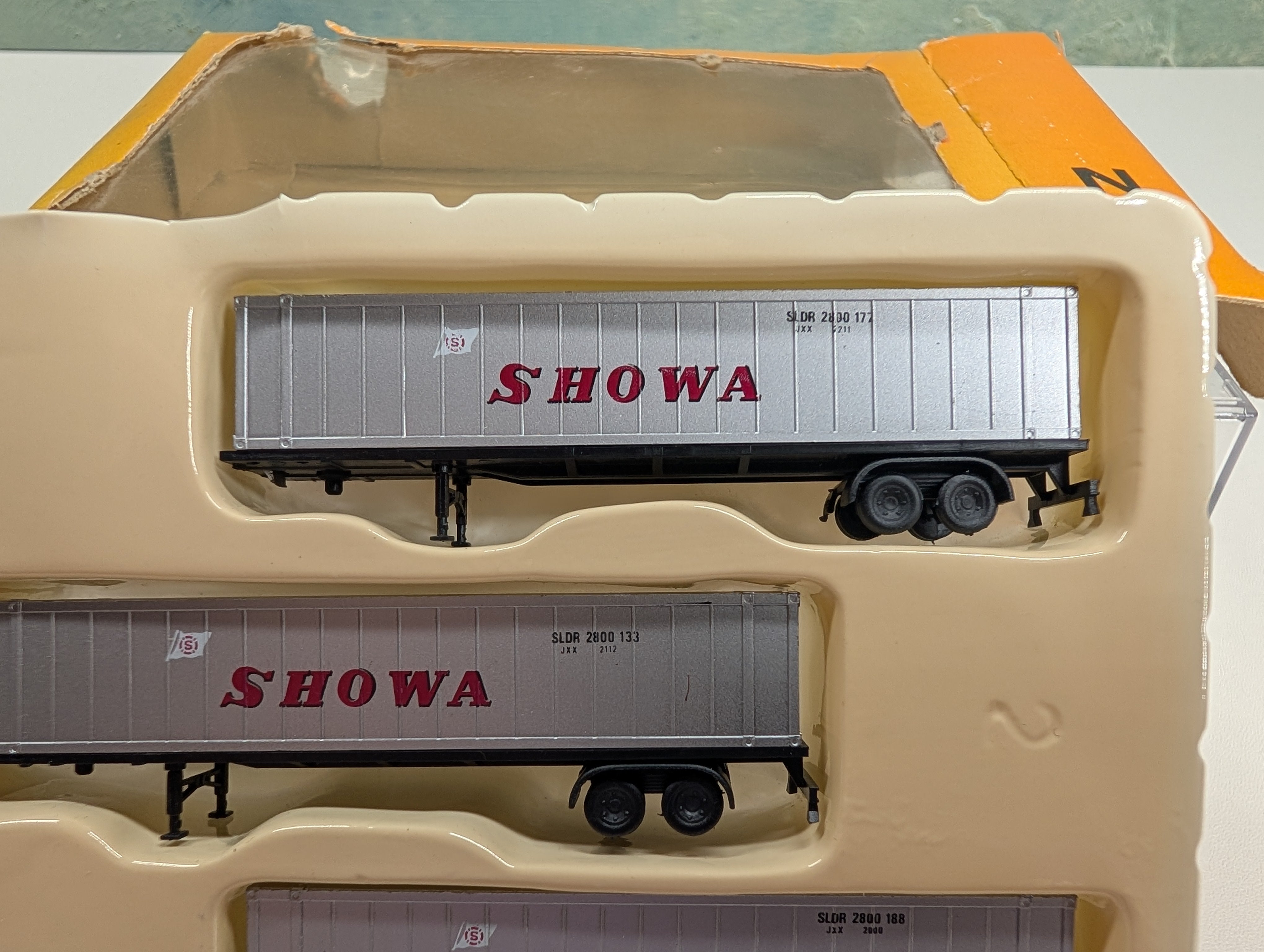 Con-Cor N Scale Ribbed Container Showa (3 pcs)
