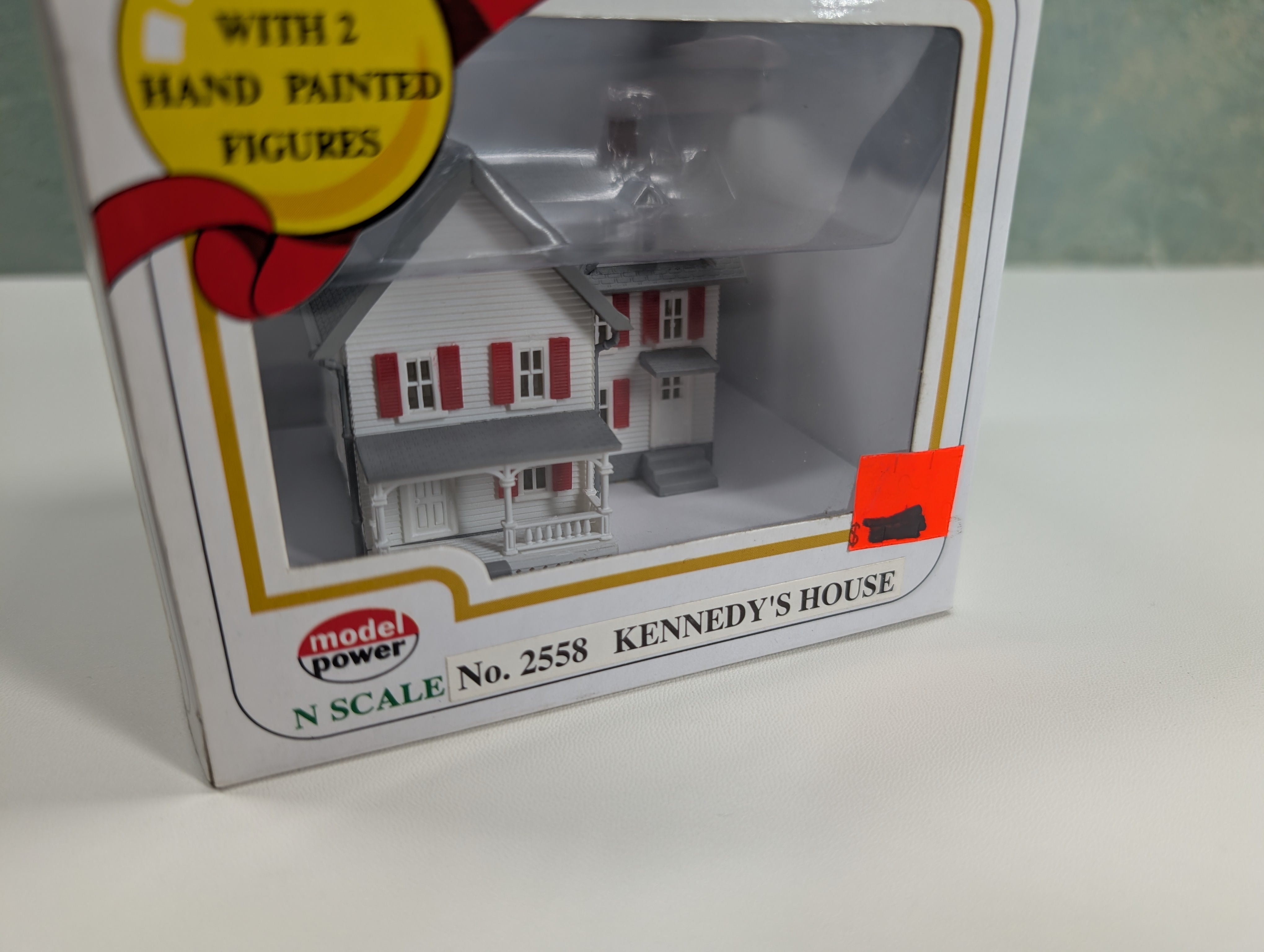 Model Power 2558 N Scale Kennedy's House, White House Red Shutters